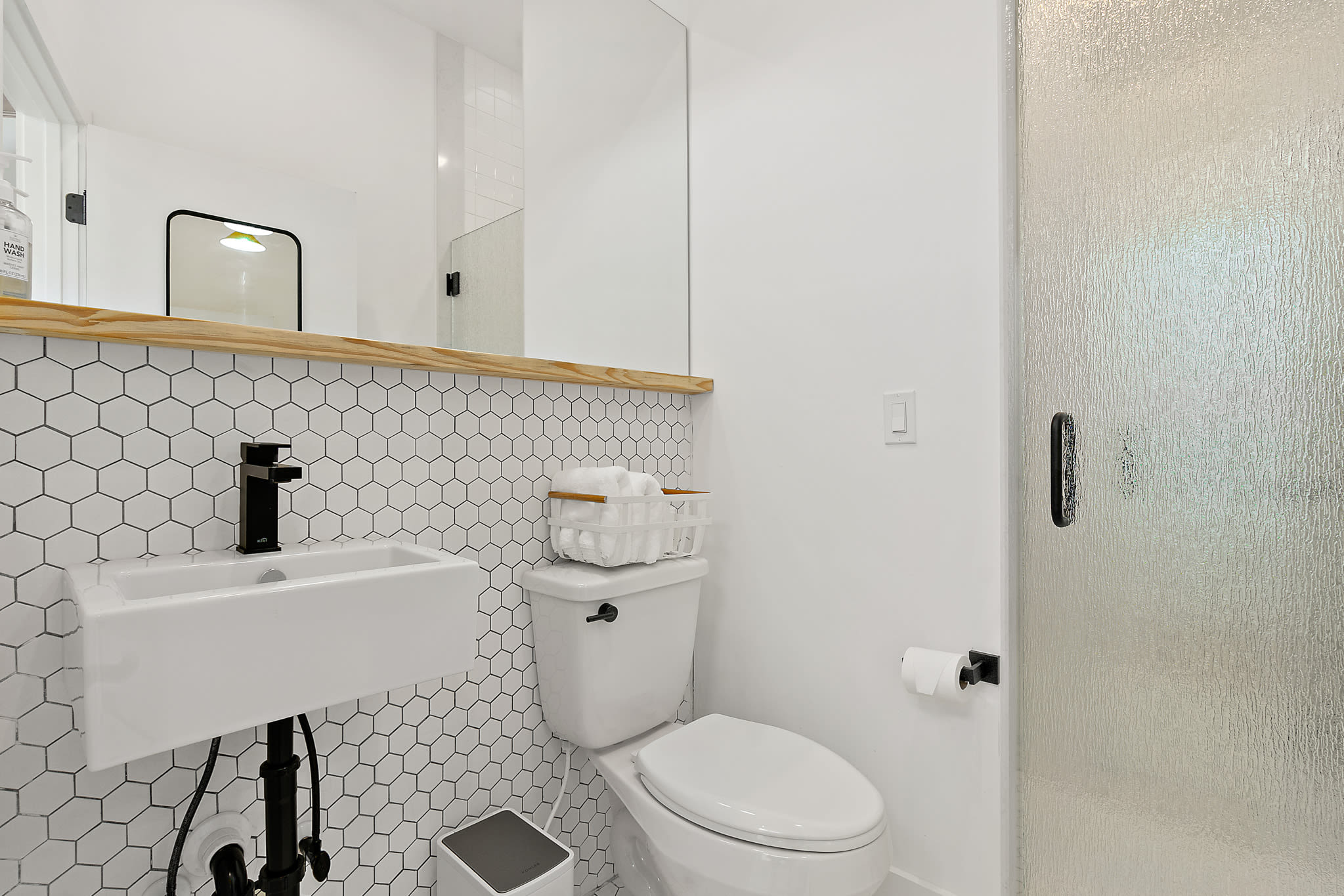 Haven Tiny House - Pool - Walk to Downtown! — photo 15