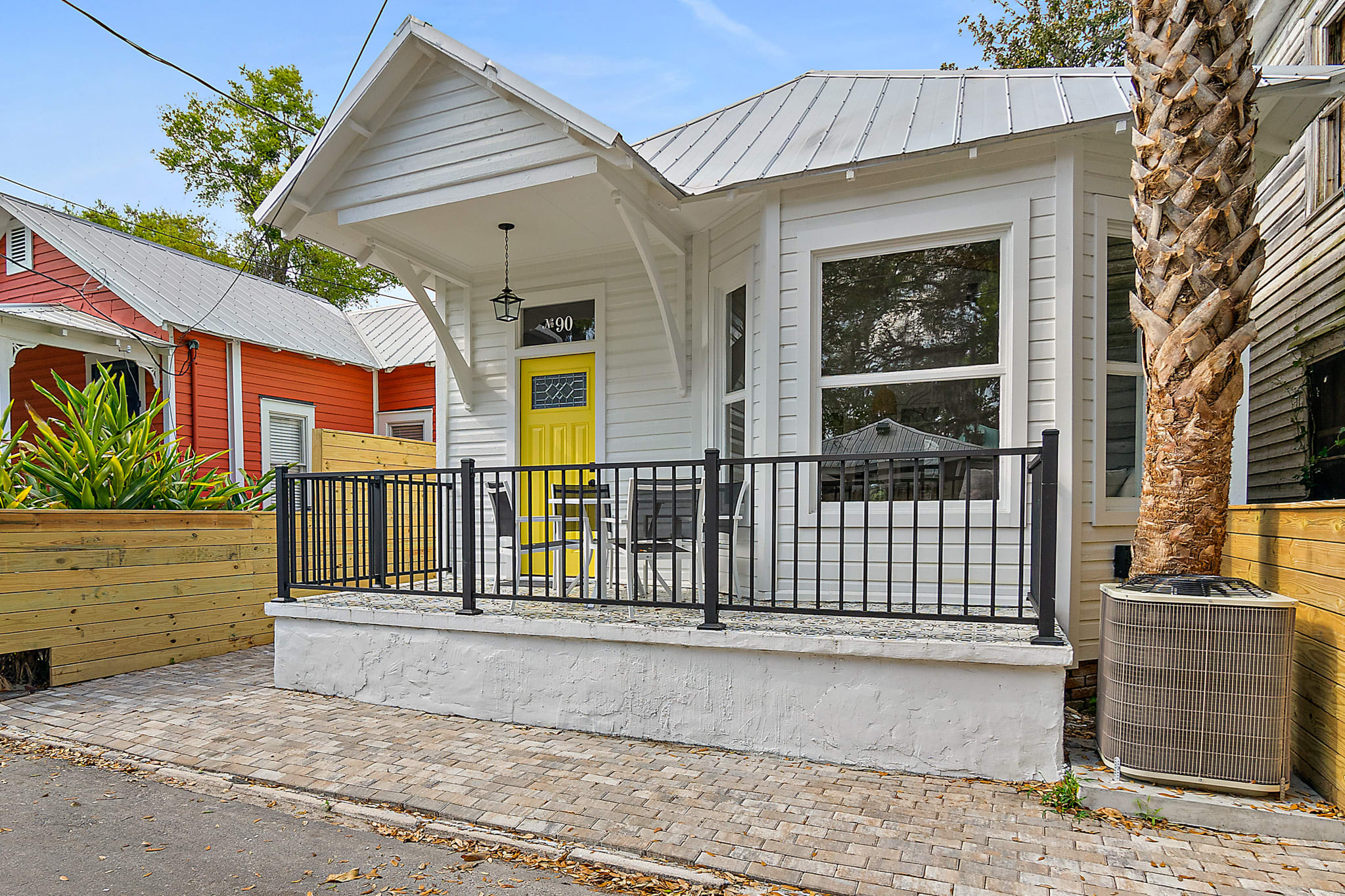 Haven Tiny House - Pool - Walk to Downtown! — photo 2