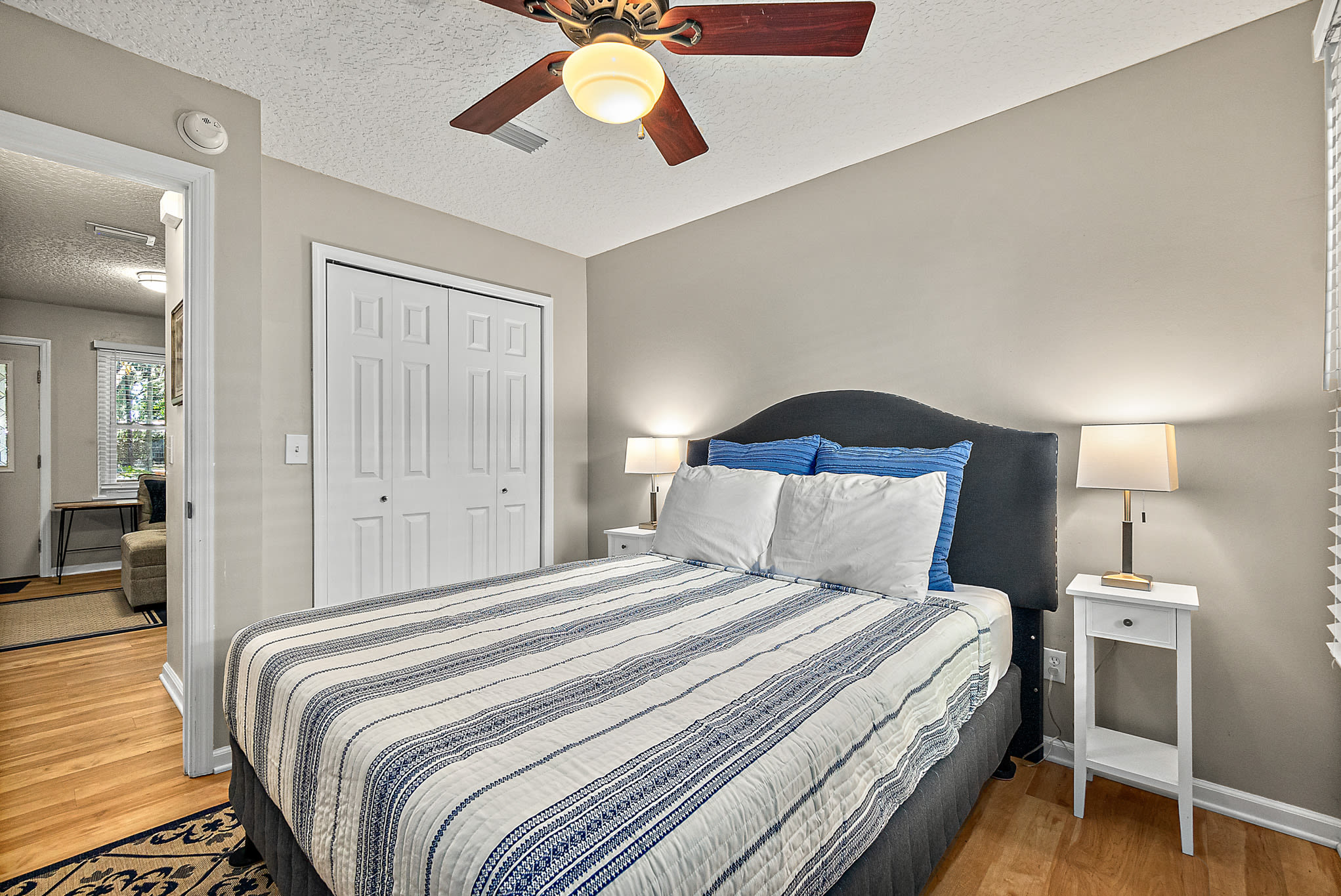 Fullerwood Park Retreat 5 min to Downtown Sleeps 6 — photo 18