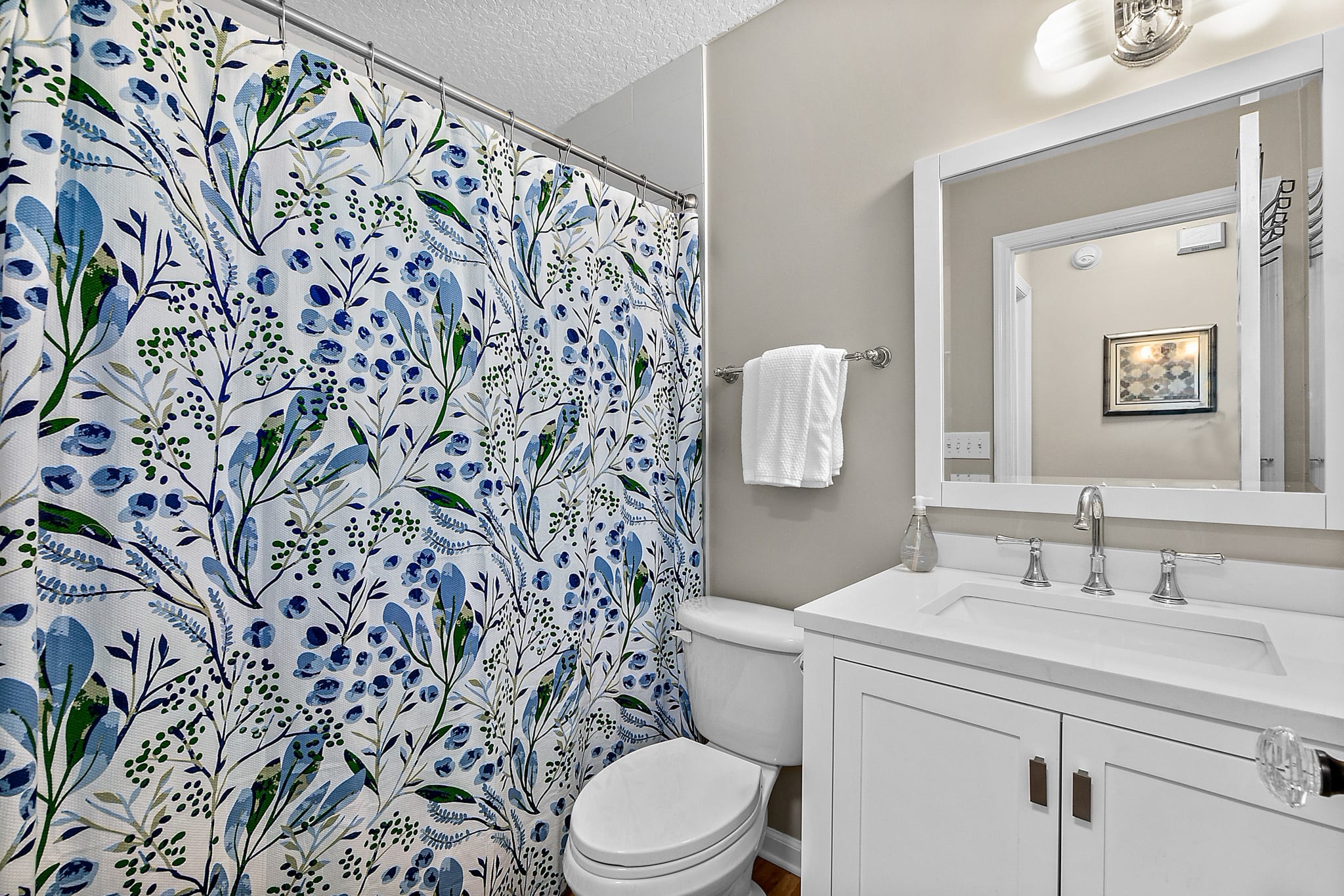 Fullerwood Park Retreat 5 min to Downtown Sleeps 6 — photo 17