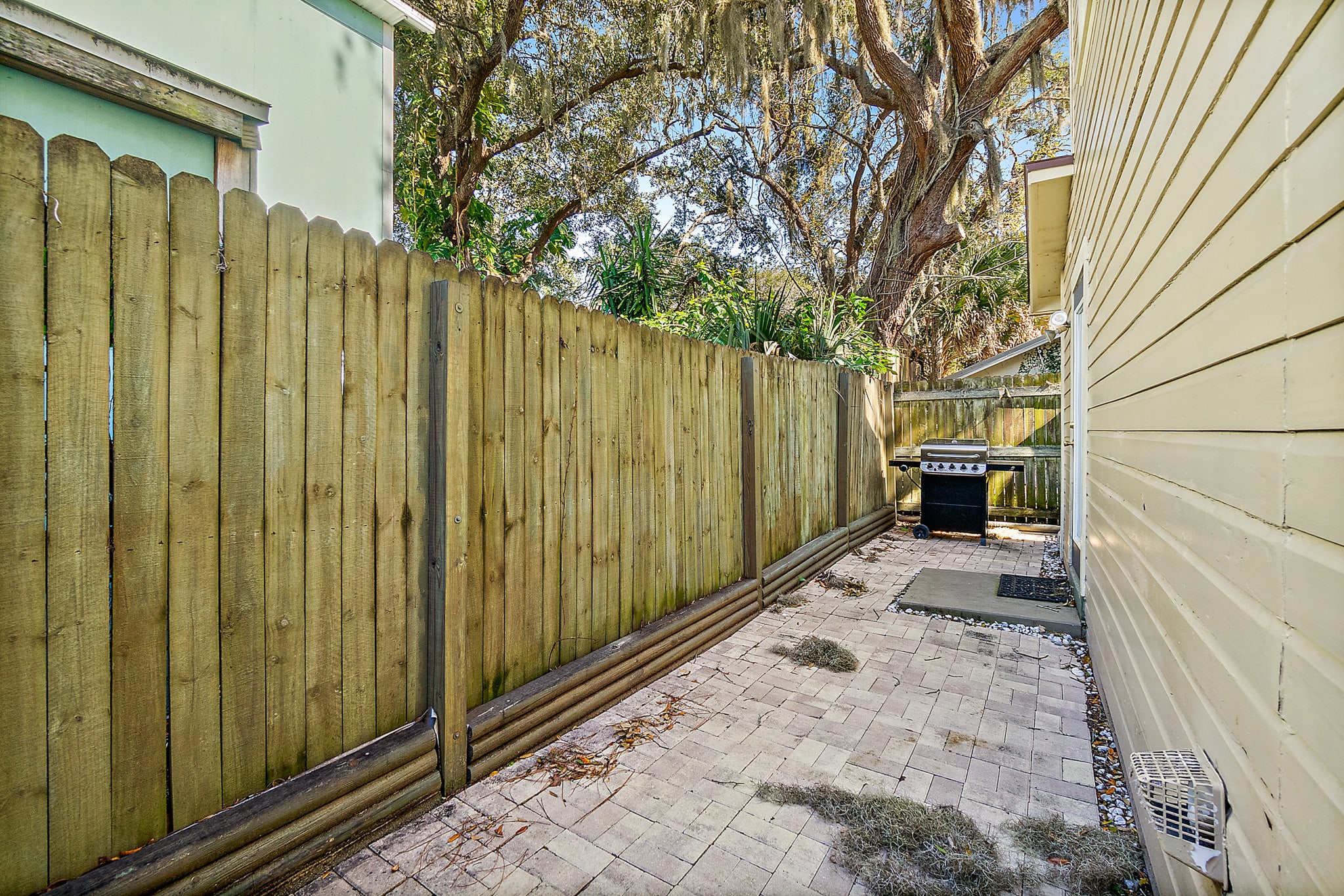 Fullerwood Park Retreat 5 min to Downtown Sleeps 6 — photo 13