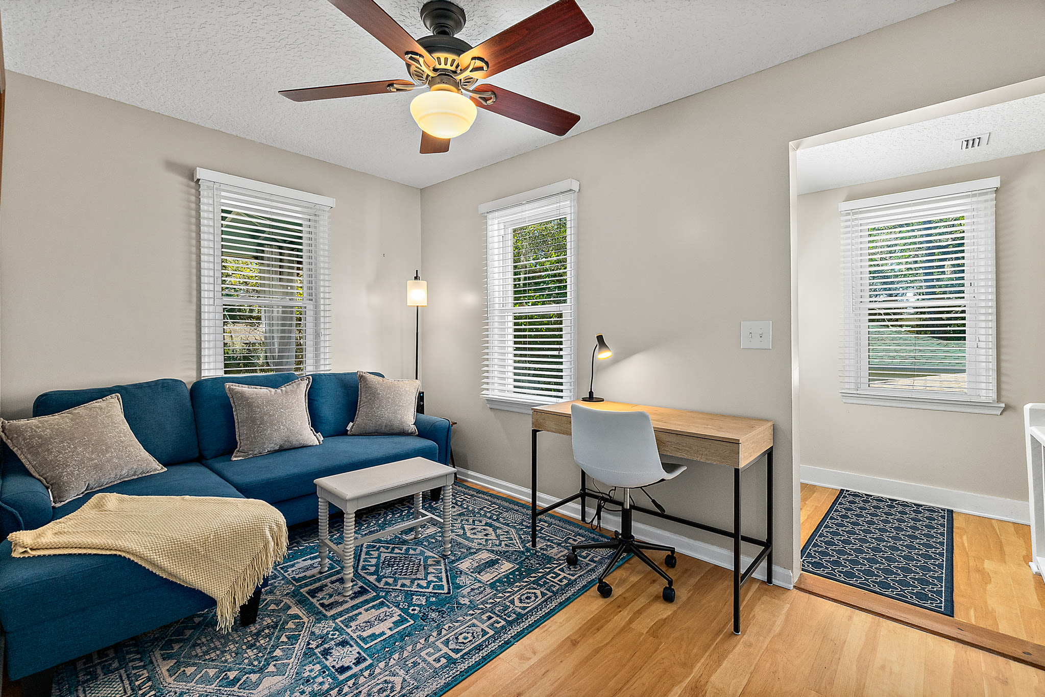 Fullerwood Park Retreat 5 min to Downtown Sleeps 6 — photo 20
