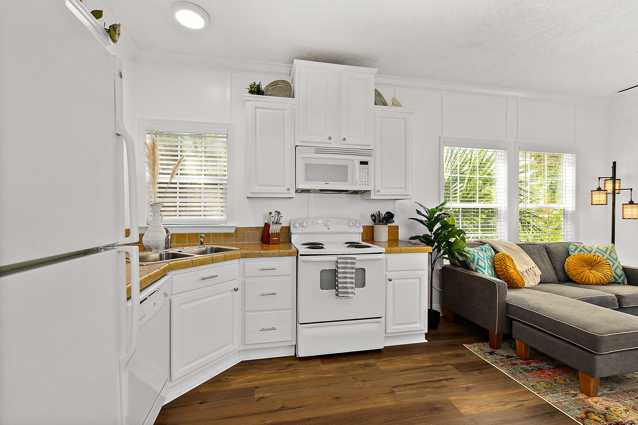 Treetop Cottage - 3 blocks from Historic District — photo 5