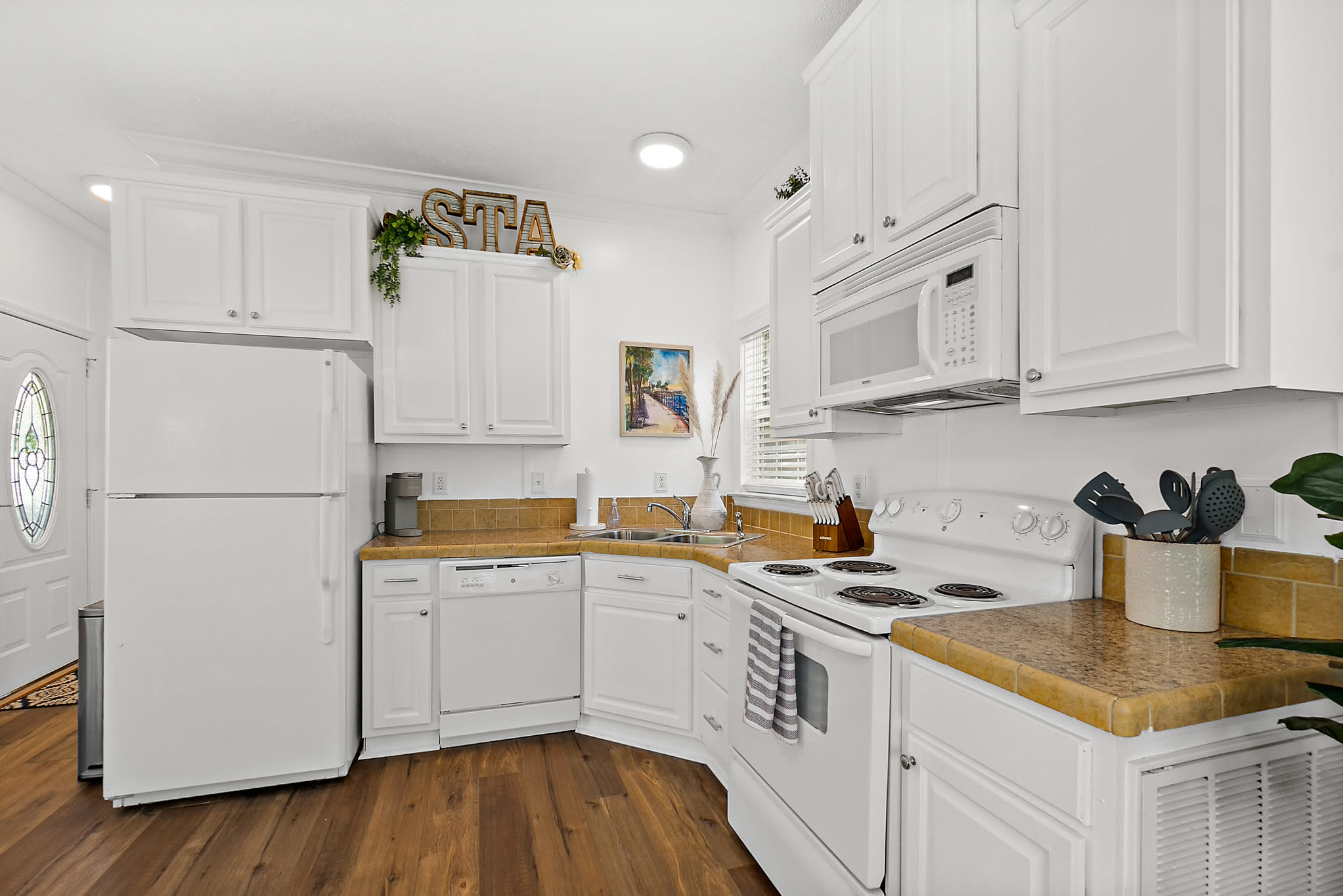 Treetop Cottage - 3 blocks from Historic District — photo 7
