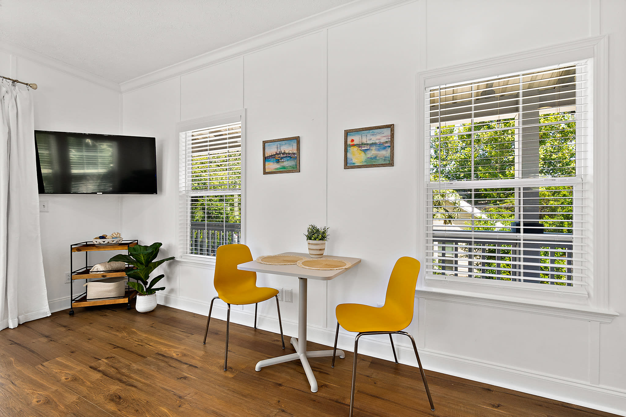 Treetop Cottage - 3 blocks from Historic District — photo 9