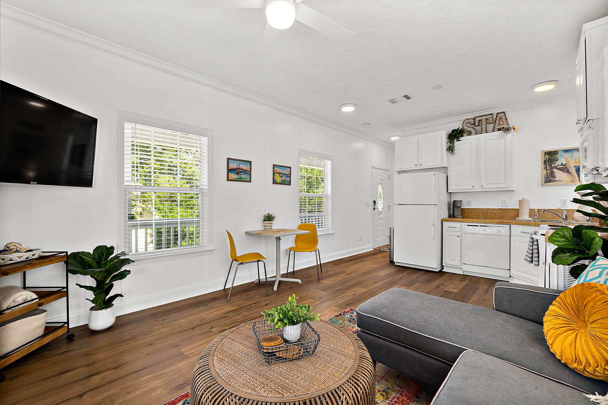 Treetop Cottage - 3 blocks from Historic District — photo 11