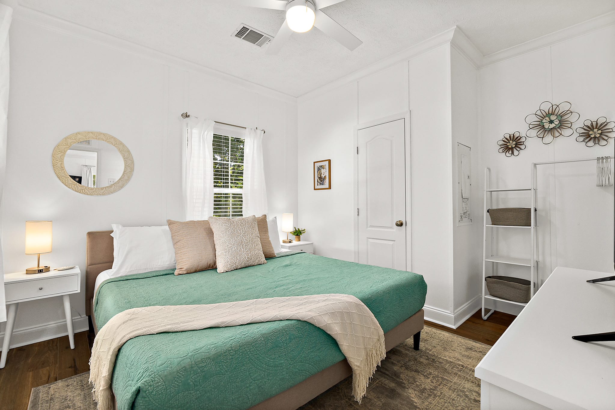 Treetop Cottage - 3 blocks from Historic District — photo 13