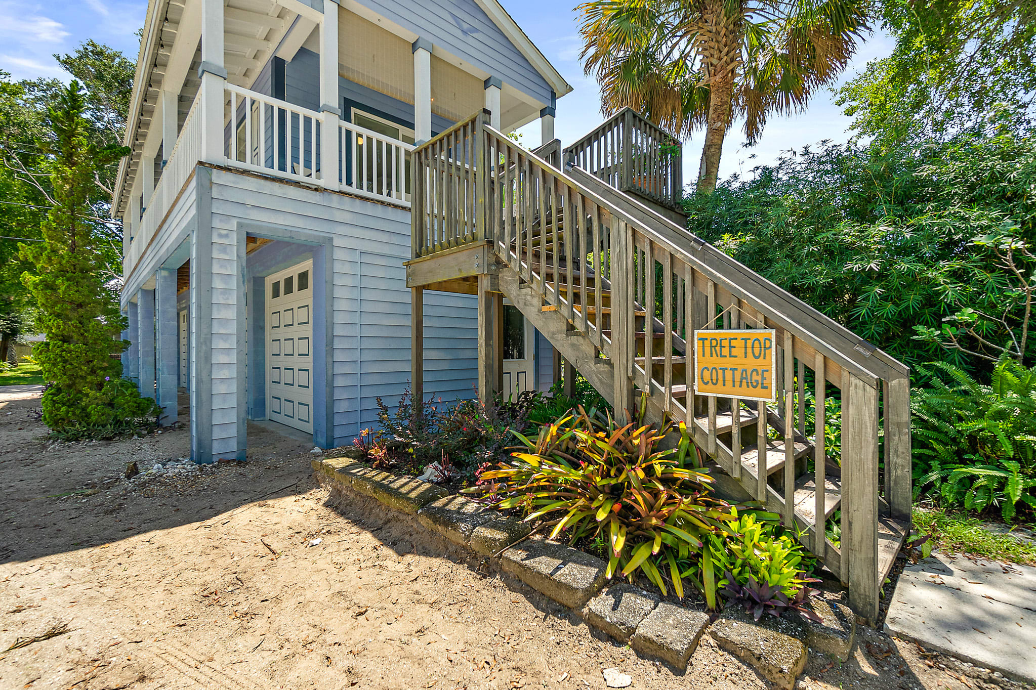 Treetop Cottage - 3 blocks from Historic District — photo 20