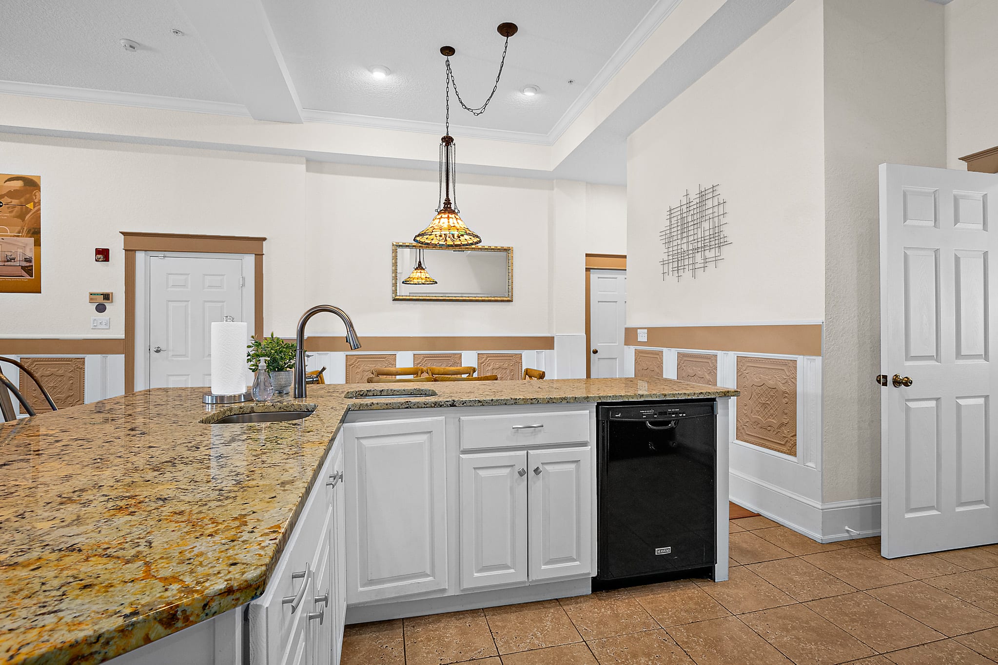 The Ray - 2nd Floor Historic Condo- Walk to DNTN — photo 13