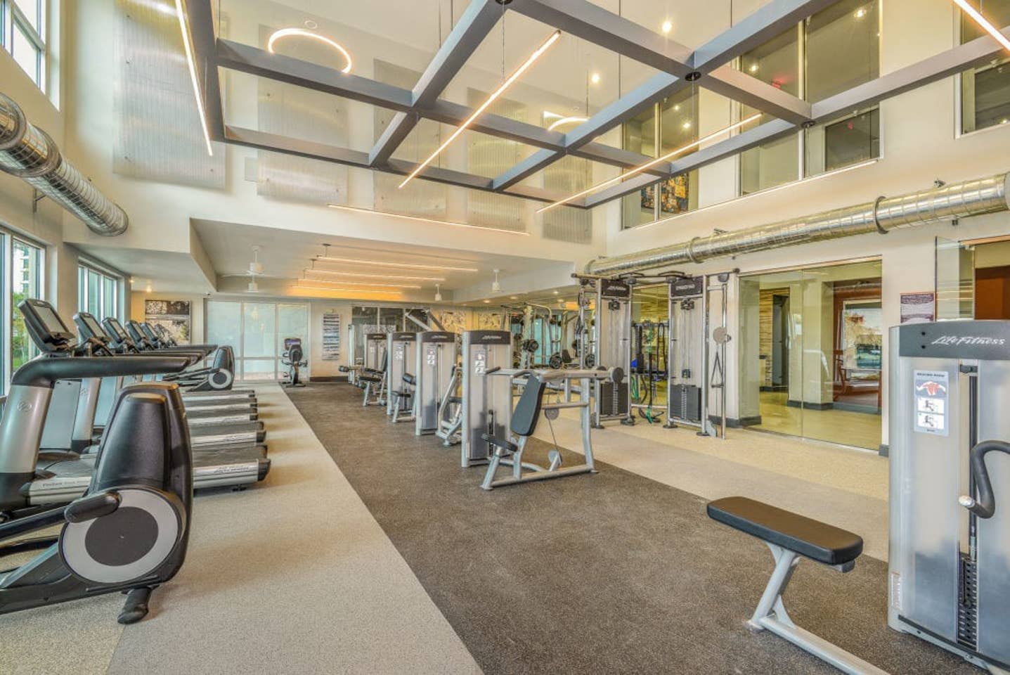 Central Tampa 2 BR with Resort-Style Amenities