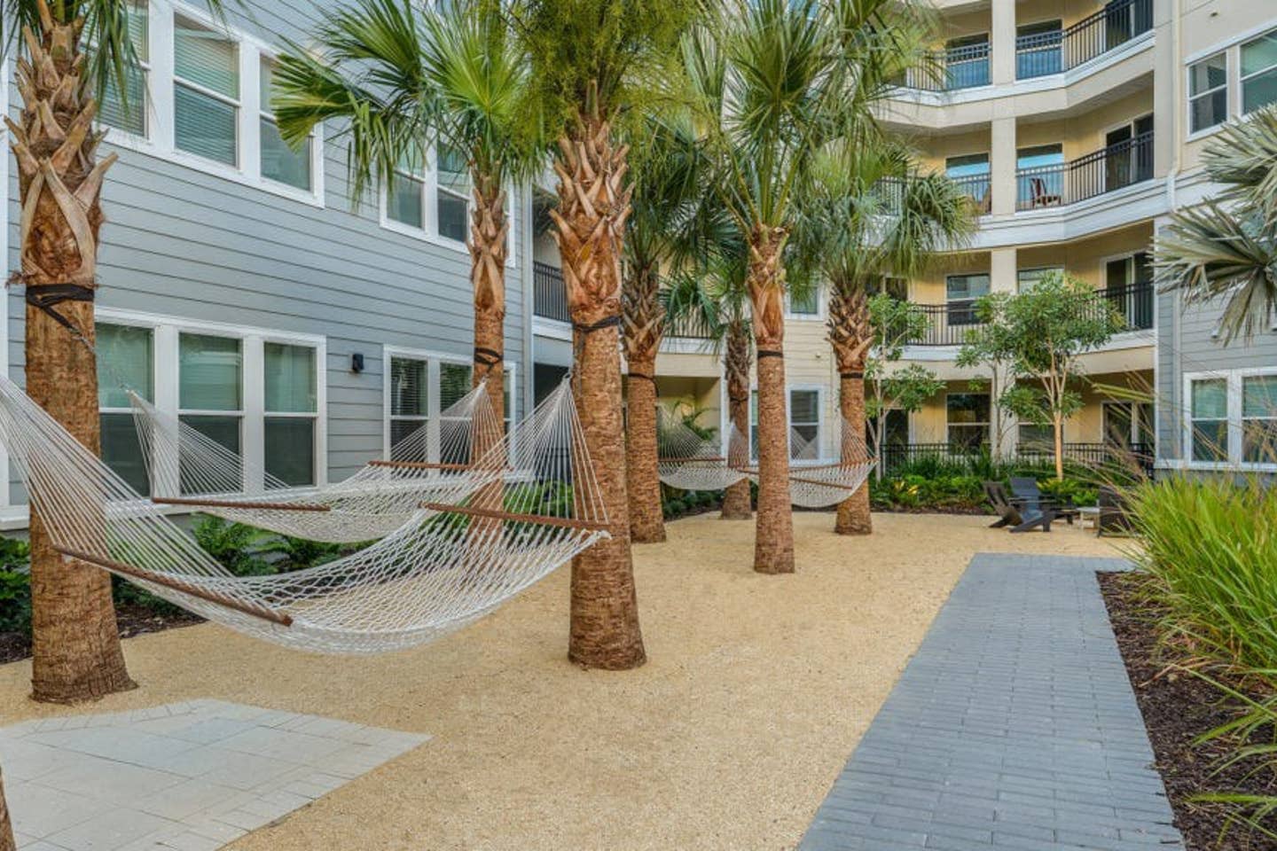 Central Tampa 2 BR with Resort-Style Amenities