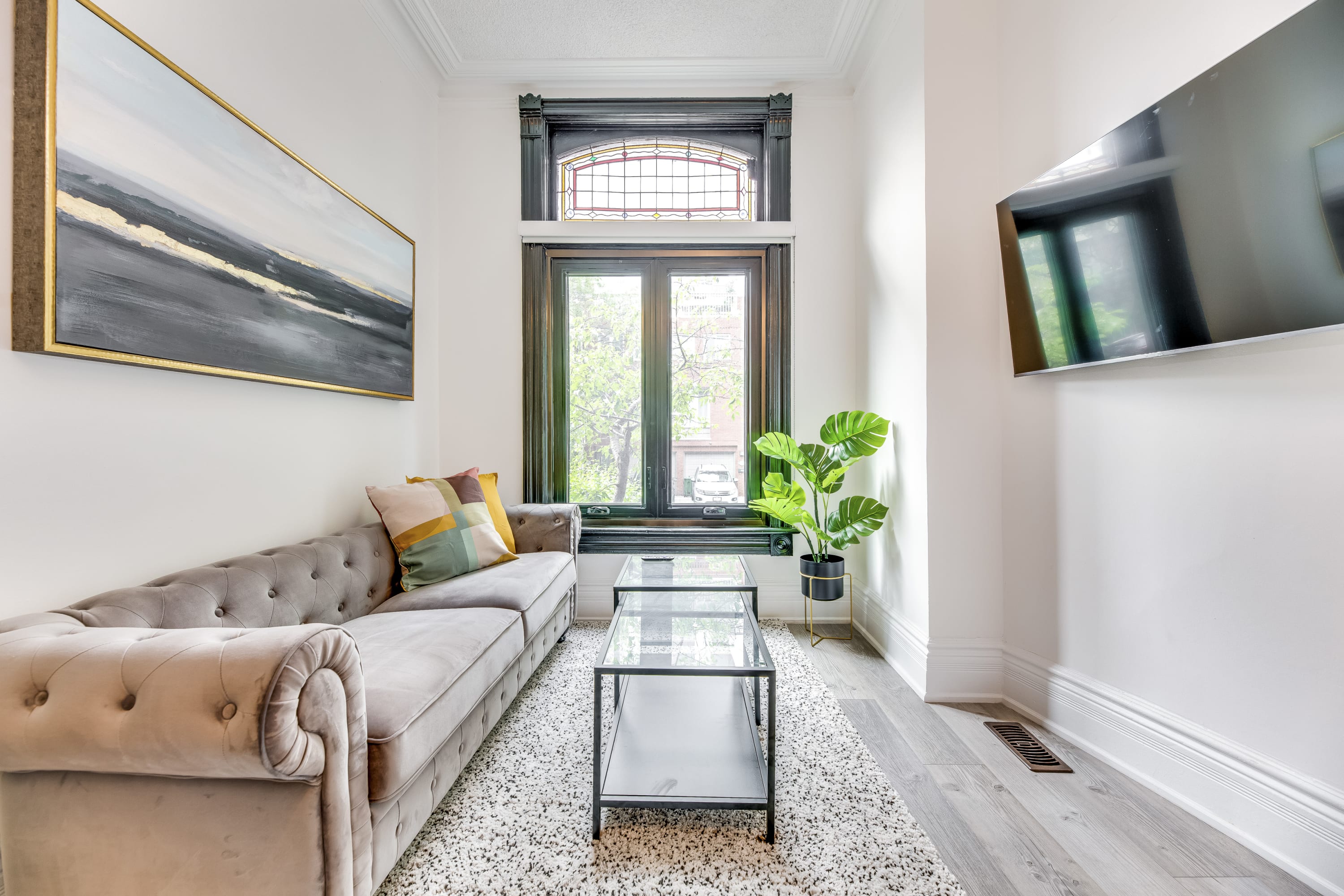 Church St Spacious Suite