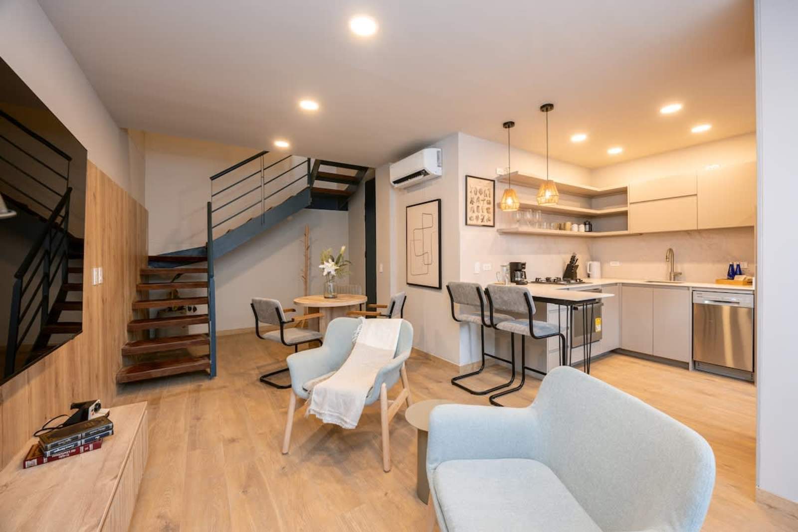 Digital Nomad Paradise 2BR unit with A/C in Manila, Guesty gallery image 1