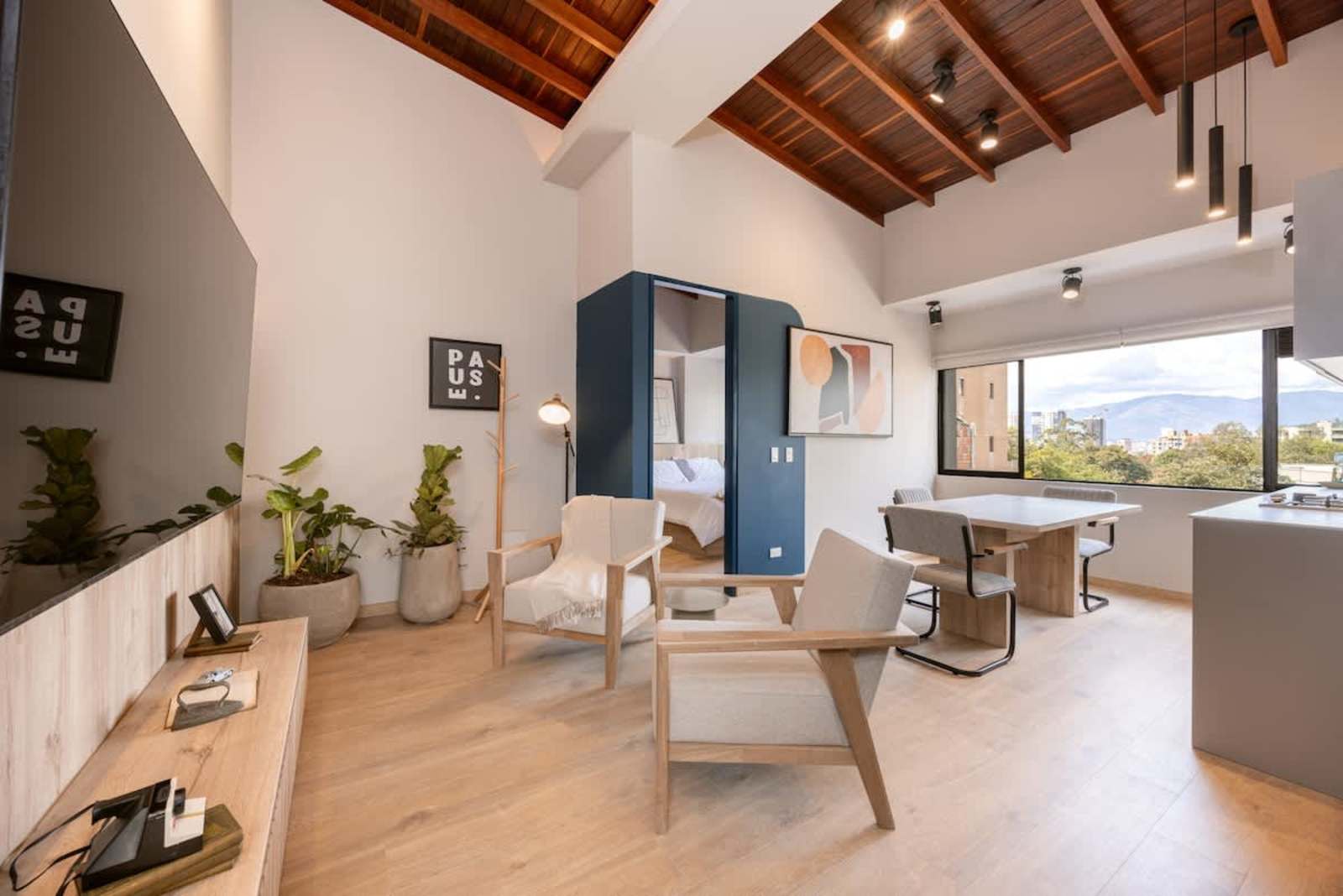 Digital Nomad Paradise 2BR in the Heart of Manila, Guesty gallery image 1