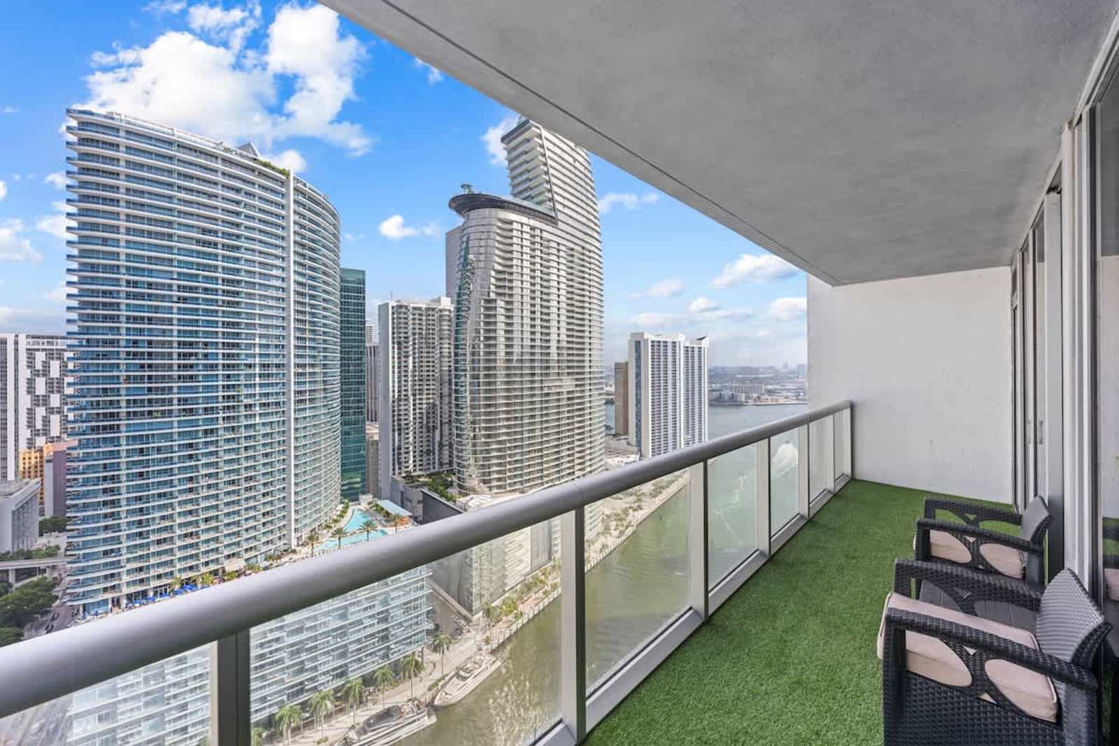 Icon Brickell with Balcony & Ocean Views detail 2