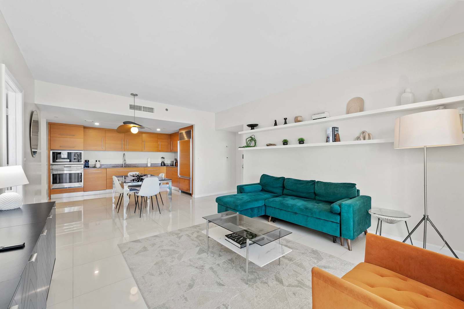 Luxury Brickell Apartment in ICON Balcony Closed living space