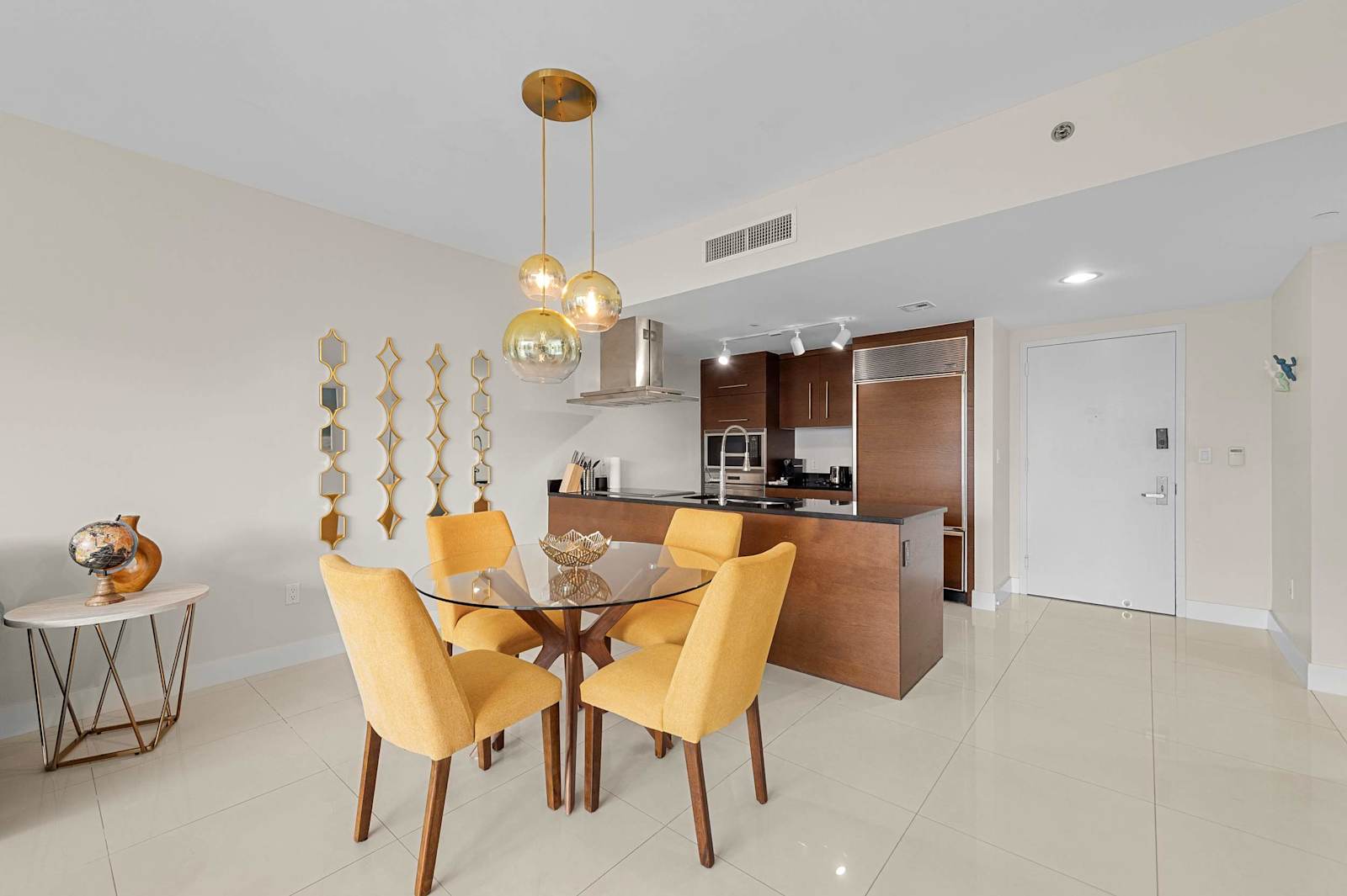 Luxury Penthouse with City and Canal View detail 3