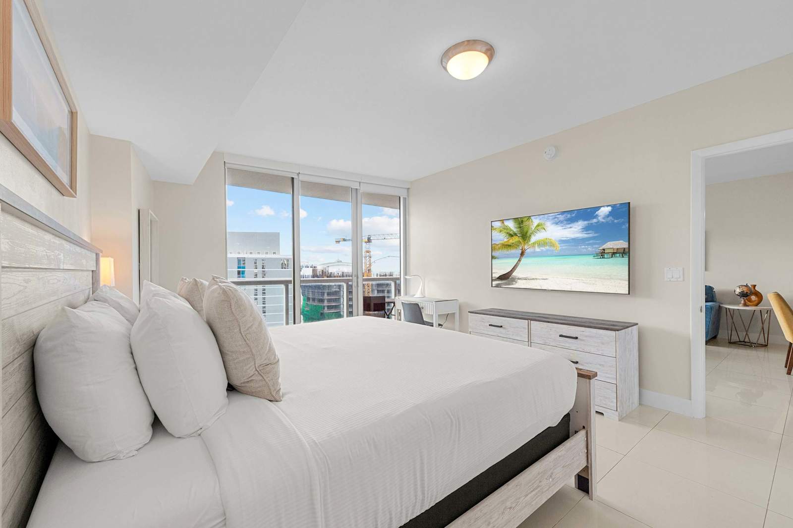 Luxury Penthouse with City and Canal View detail 2