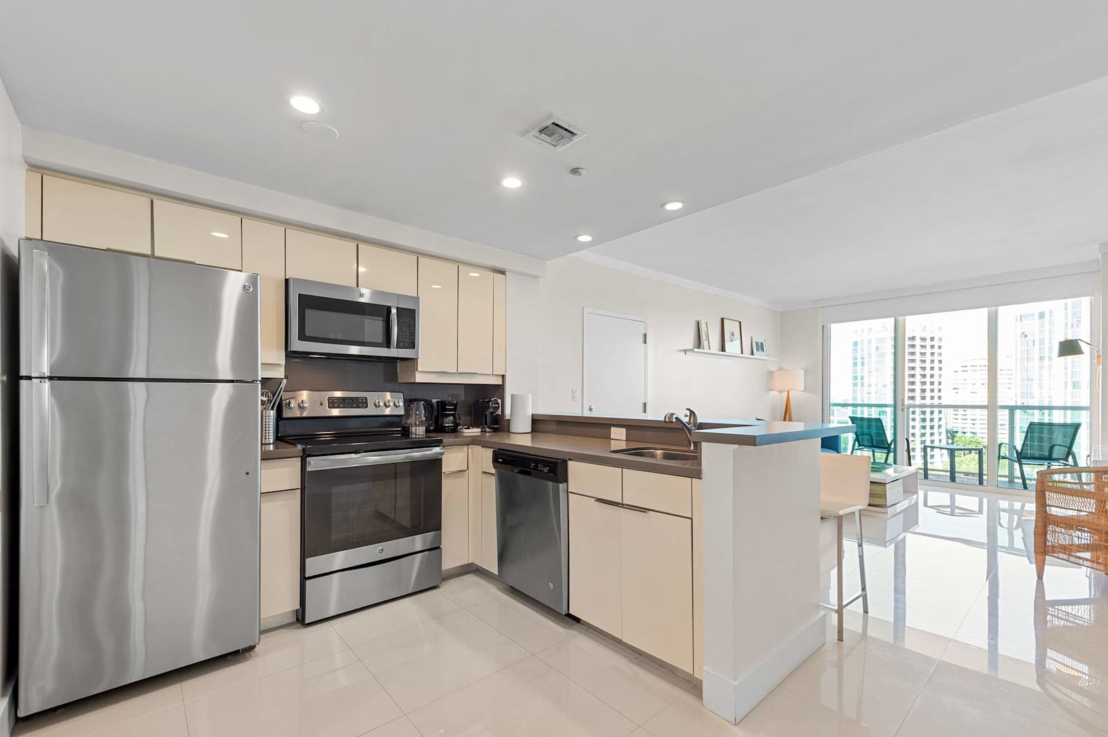 Luxury Ocean View Suite | Coconut Grove detail 5