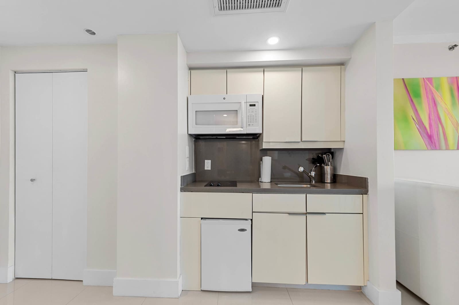Arya Coconut Grove Luxury Ocean View Studio detail 5
