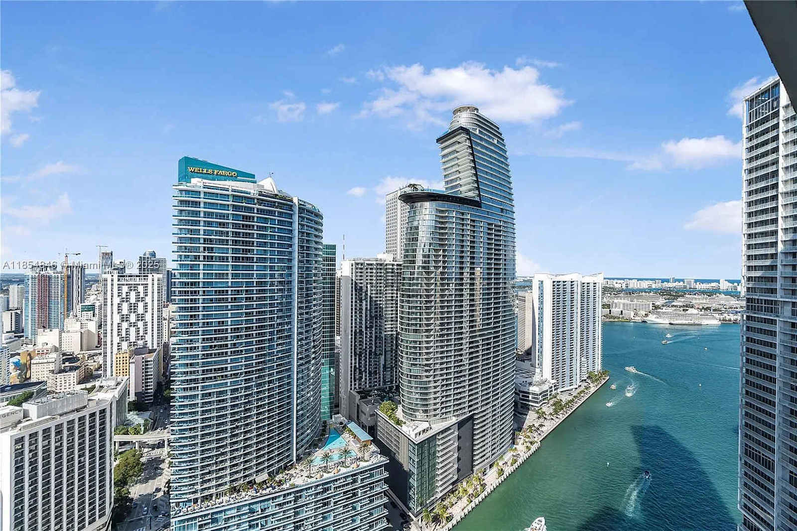 Luxury Penthouse Brickell Water & City Views living space