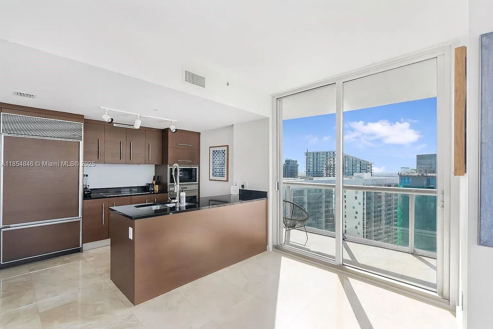 Luxury Penthouse Brickell Water & City Views detail 3