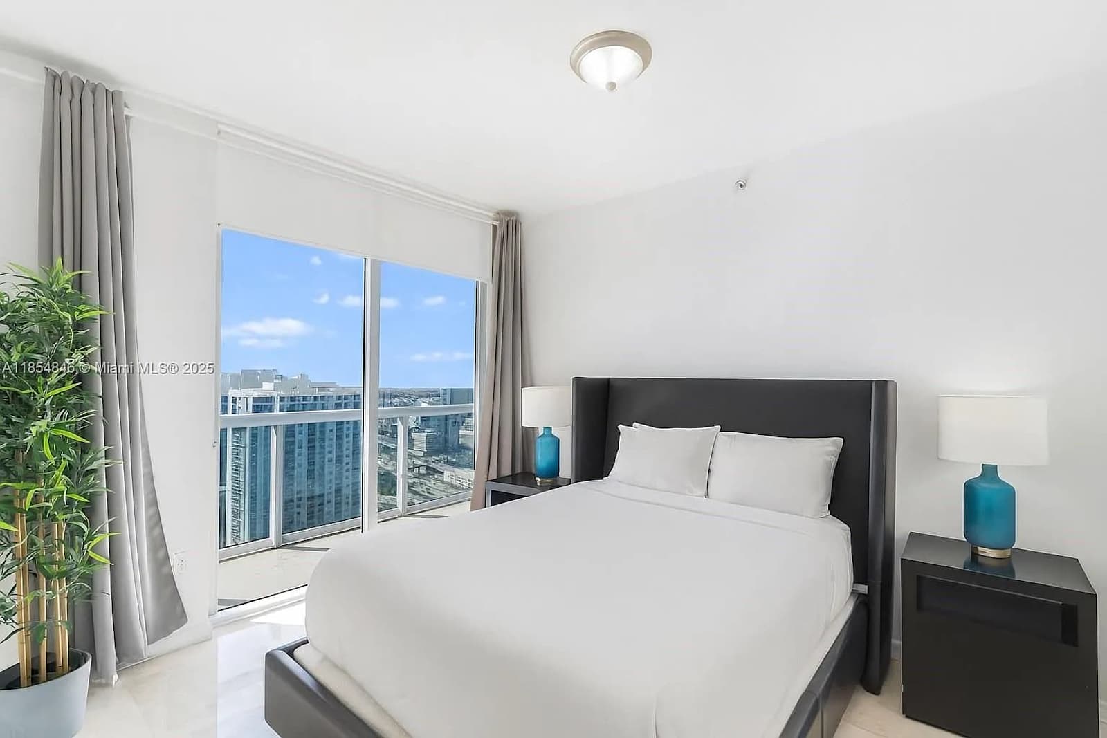 Luxury Penthouse Brickell Water & City Views detail 6