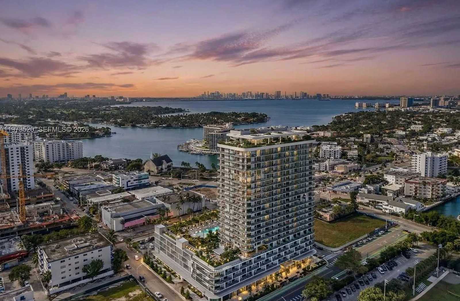 Miami Beach Luxury Ocean views Balcony & Pool detail 5