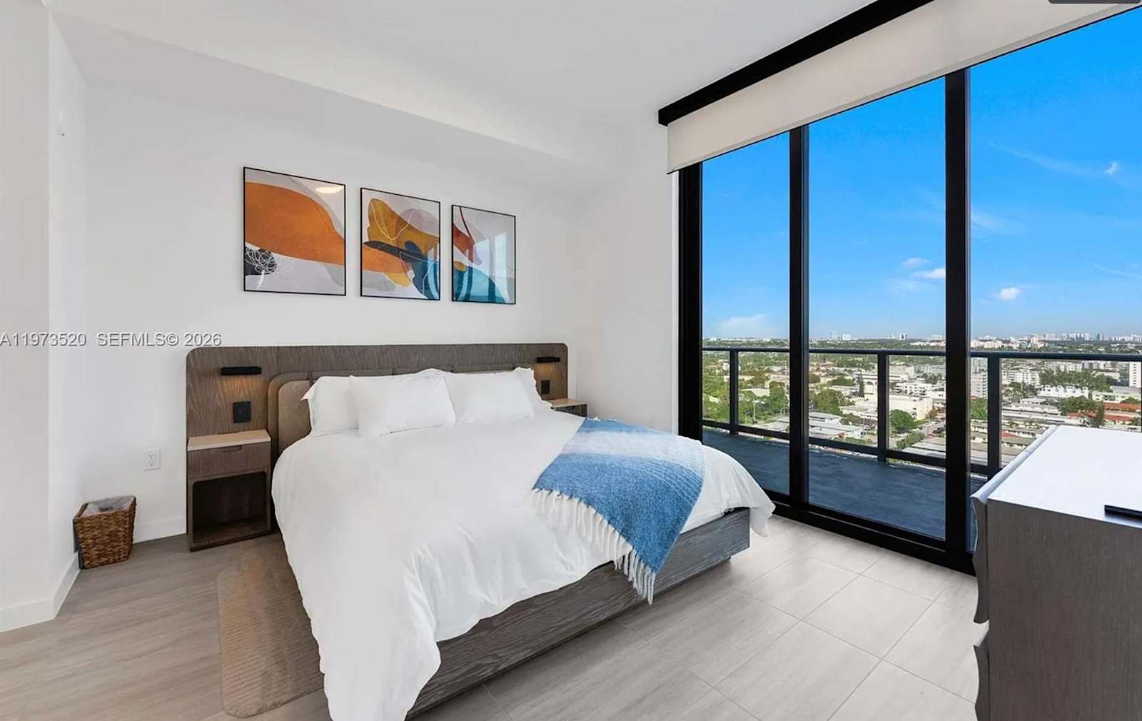 Luxury Penthouse with Panoramic Ocean Views detail 2