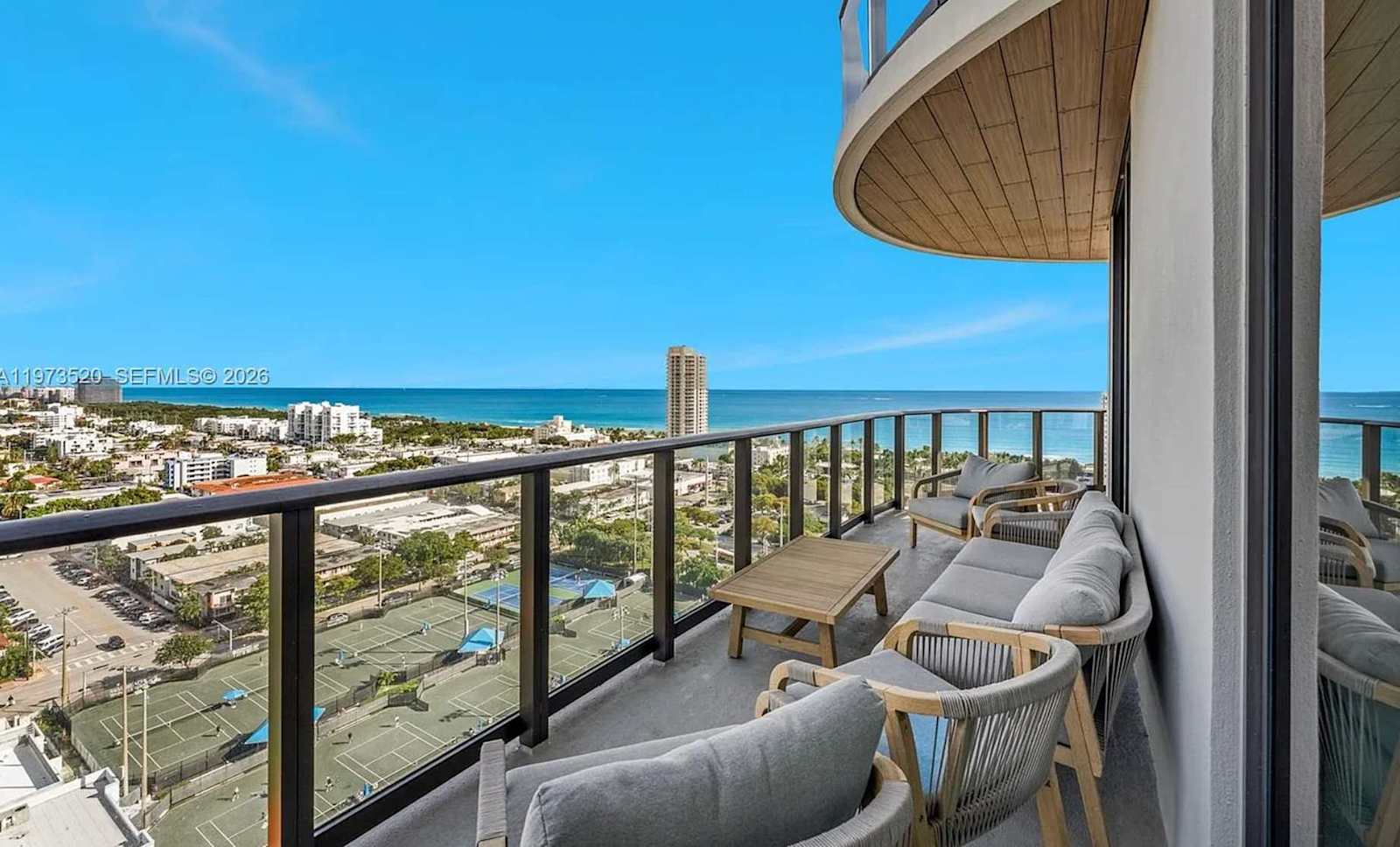 Luxury Penthouse with Panoramic Ocean Views detail 5