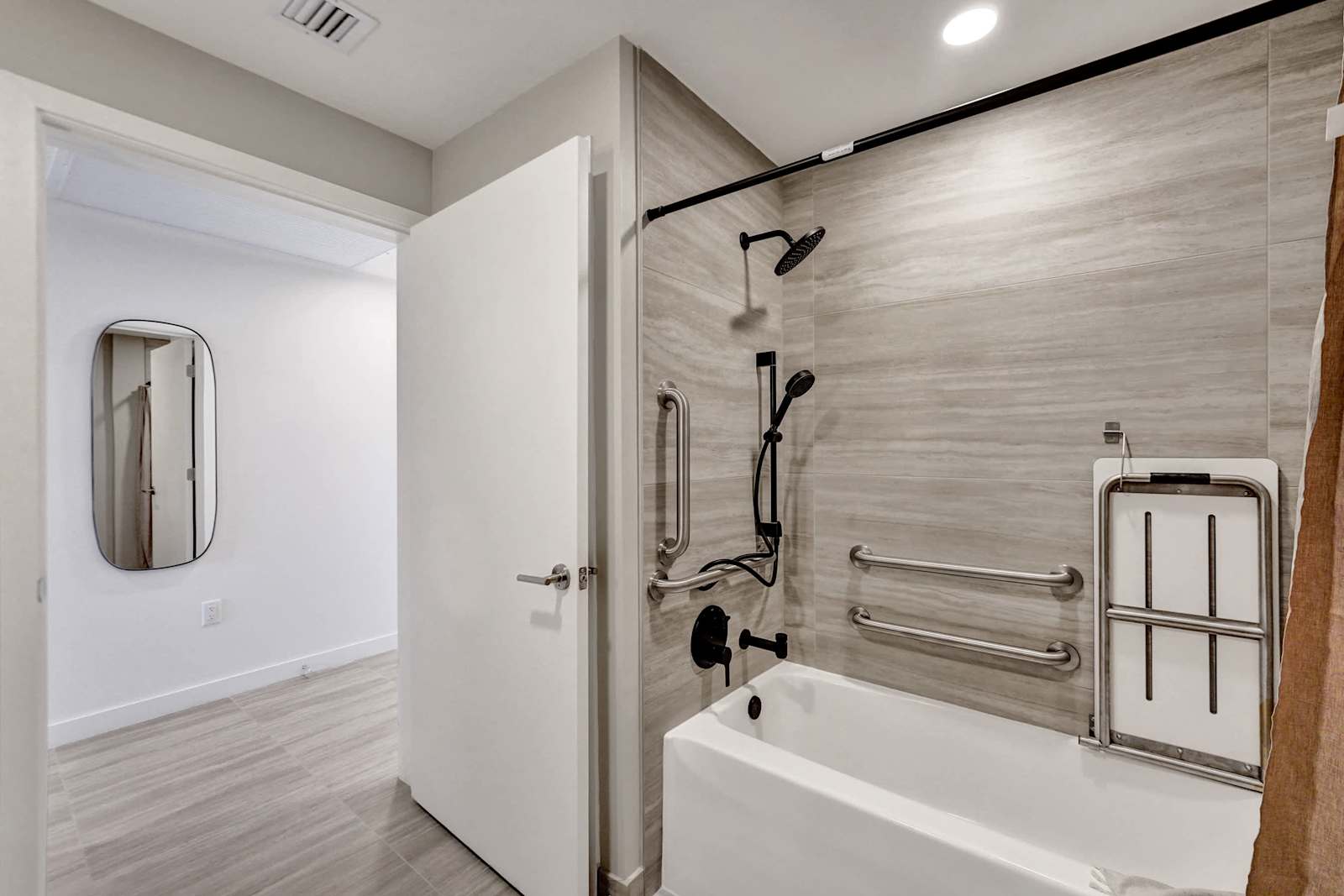 Miami Beach Luxury Condo: Ocean Views & Pool! detail 6