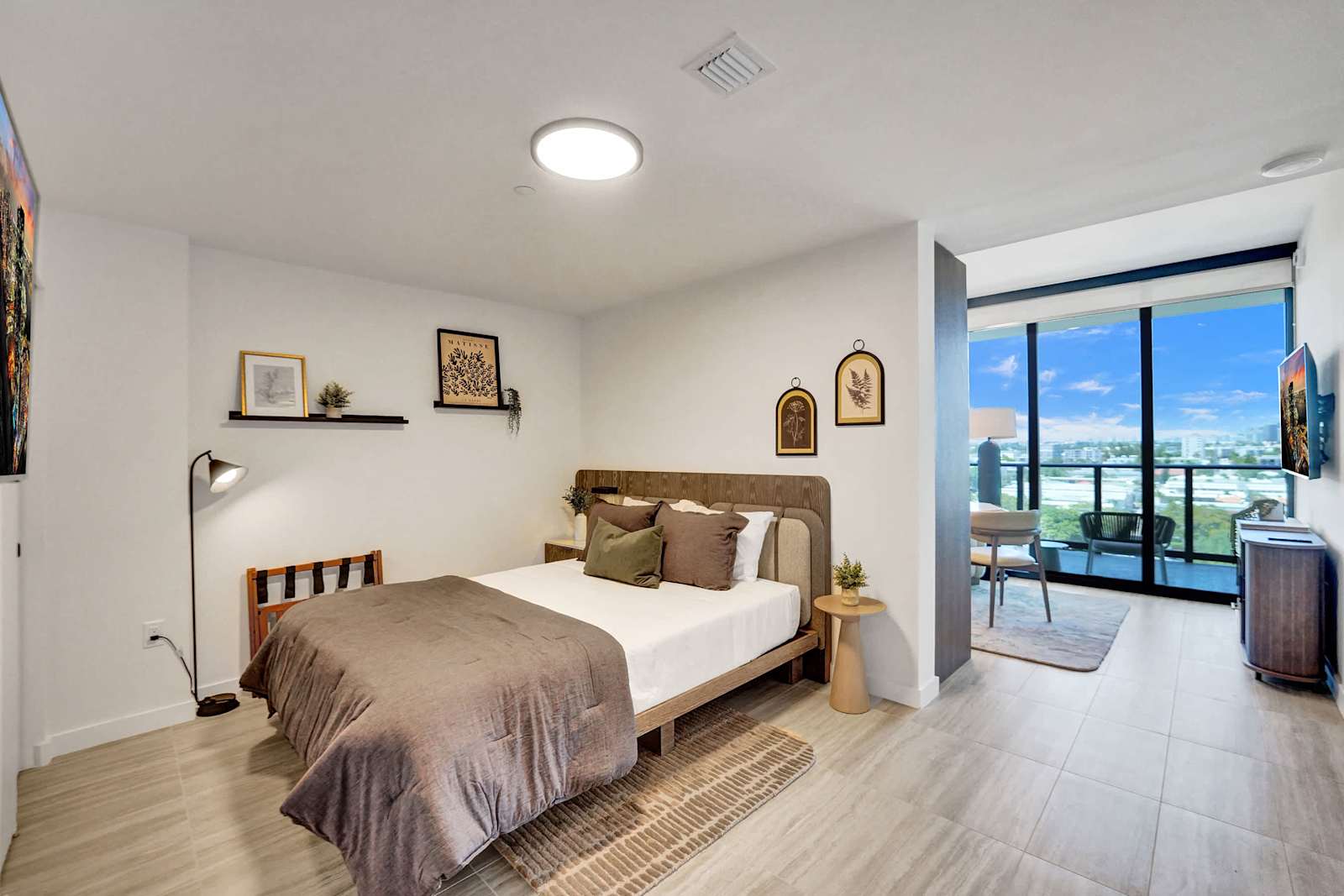 Miami Beach Luxury Condo: Ocean Views & Pool! detail 2