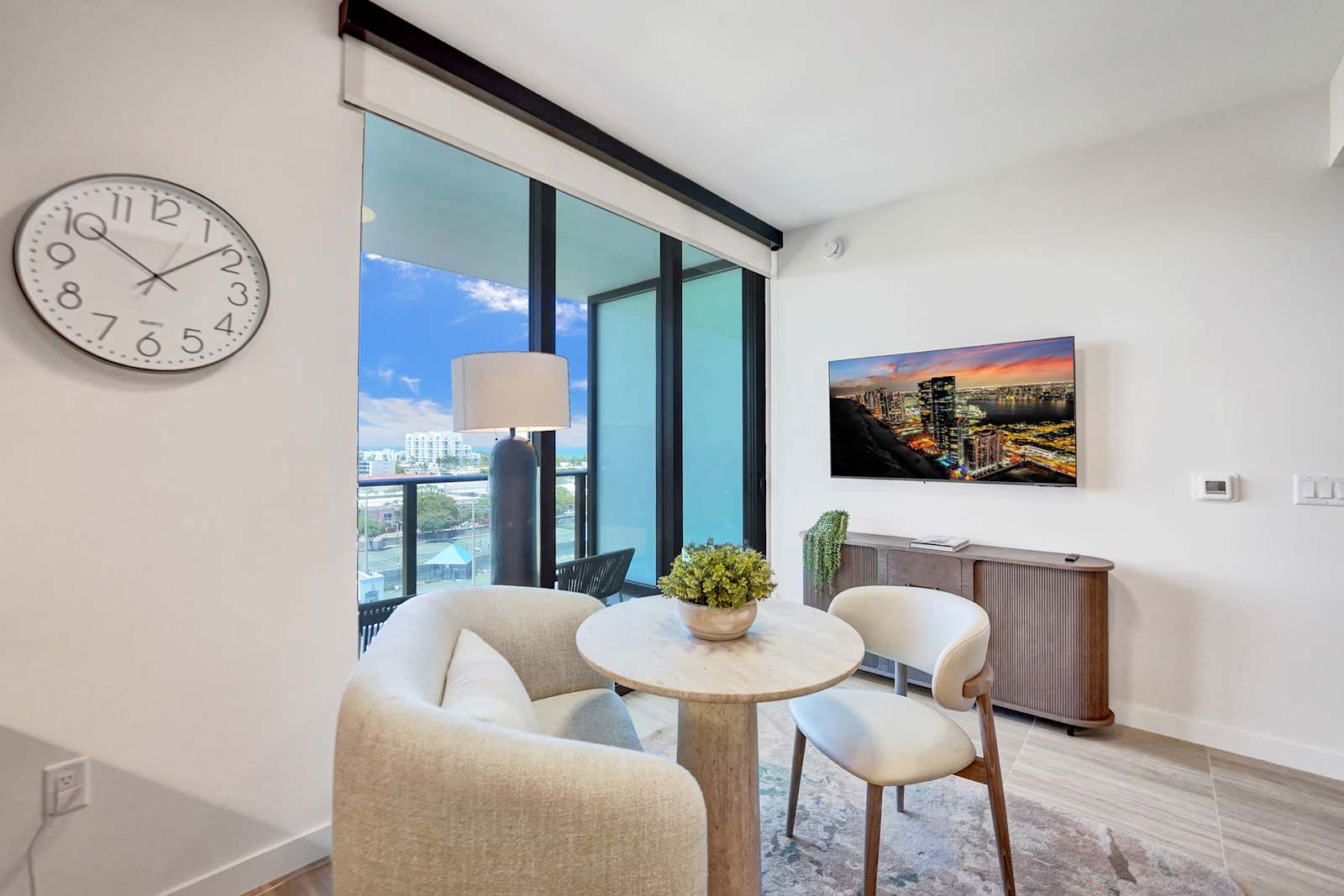 Miami Beach Luxury Condo: Ocean Views & Pool! interior
