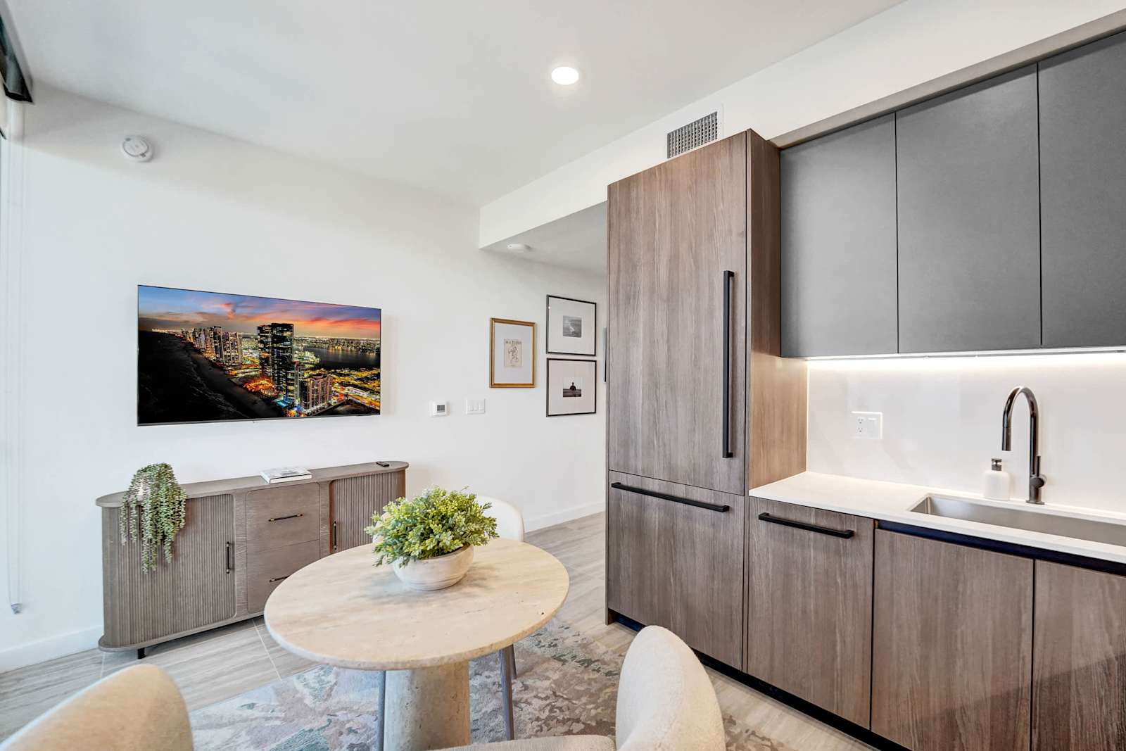 Miami Beach Luxury Condo: Ocean Views & Pool! detail 5