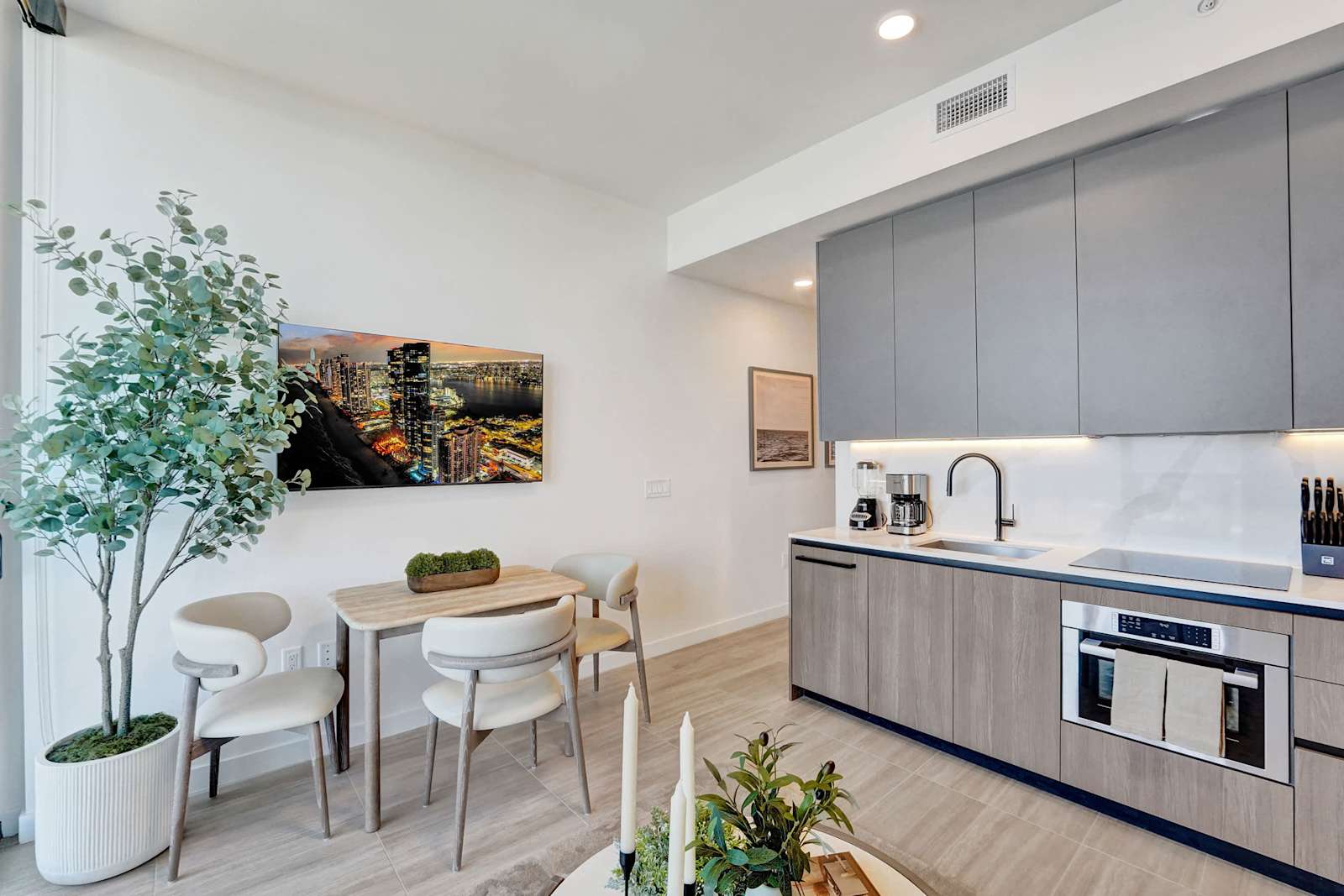 Luxury Ocean View Miami Beach Condo detail 5