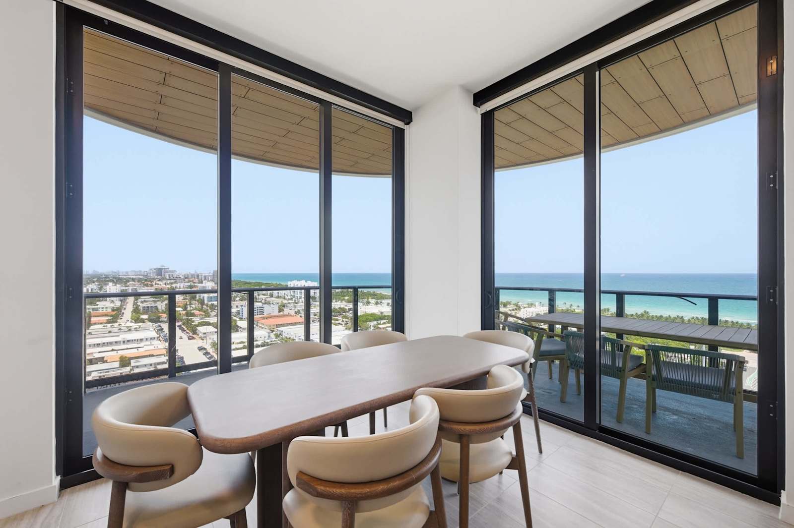 Luxury Penthouse with Panoramic Ocean Views detail 5