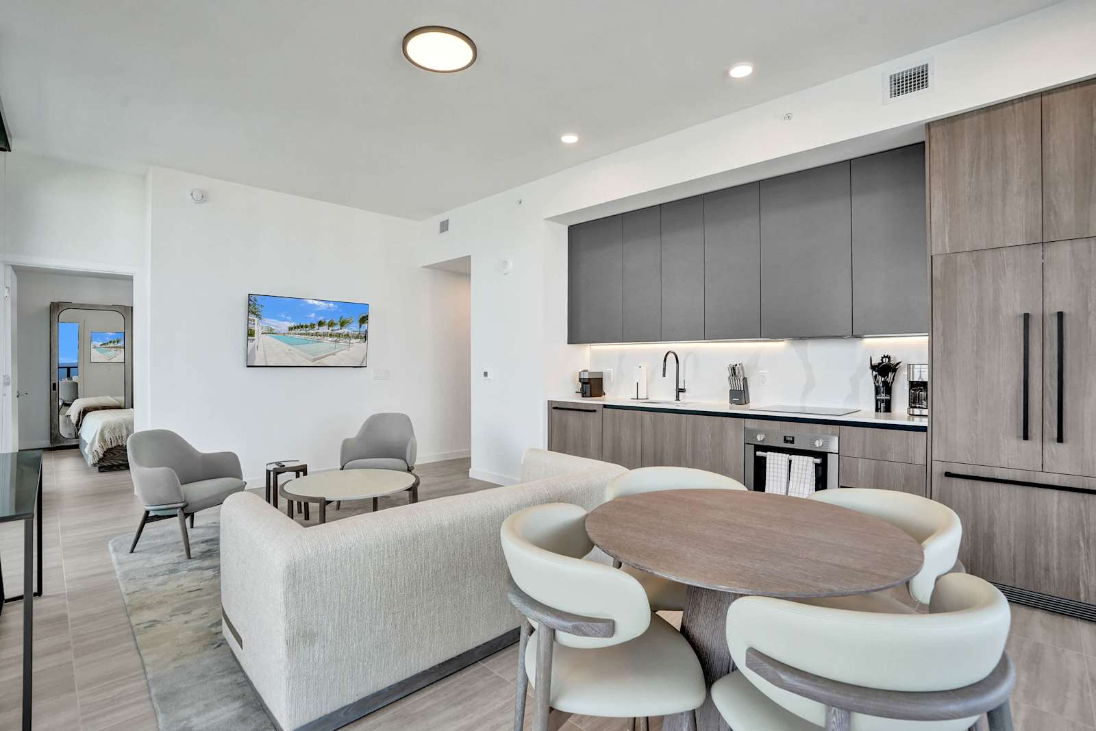 Miami Beach Luxury Ocean views Balcony & Pool detail 2