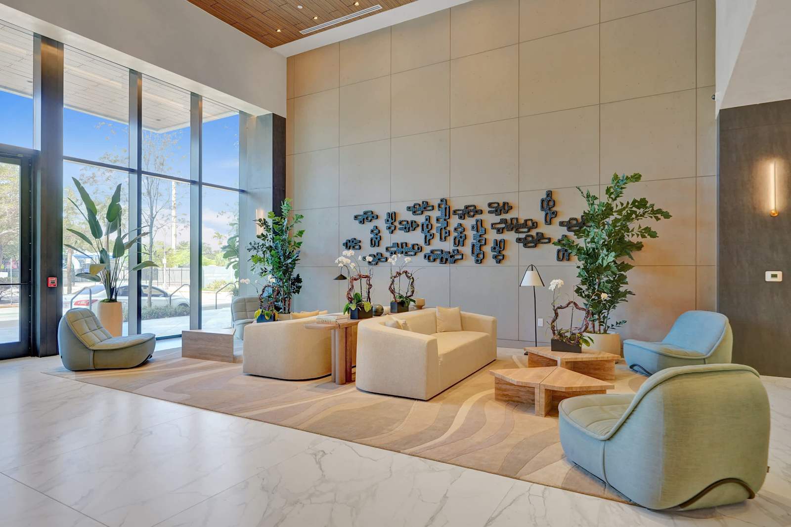 Miami Beach Luxury Ocean views Balcony & Pool living space