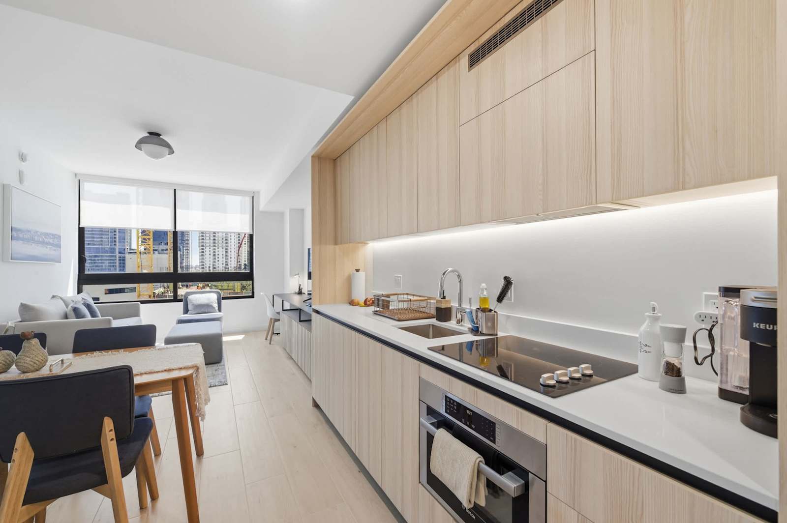 Refined Downtown Miami Residence with Skyline View detail 3