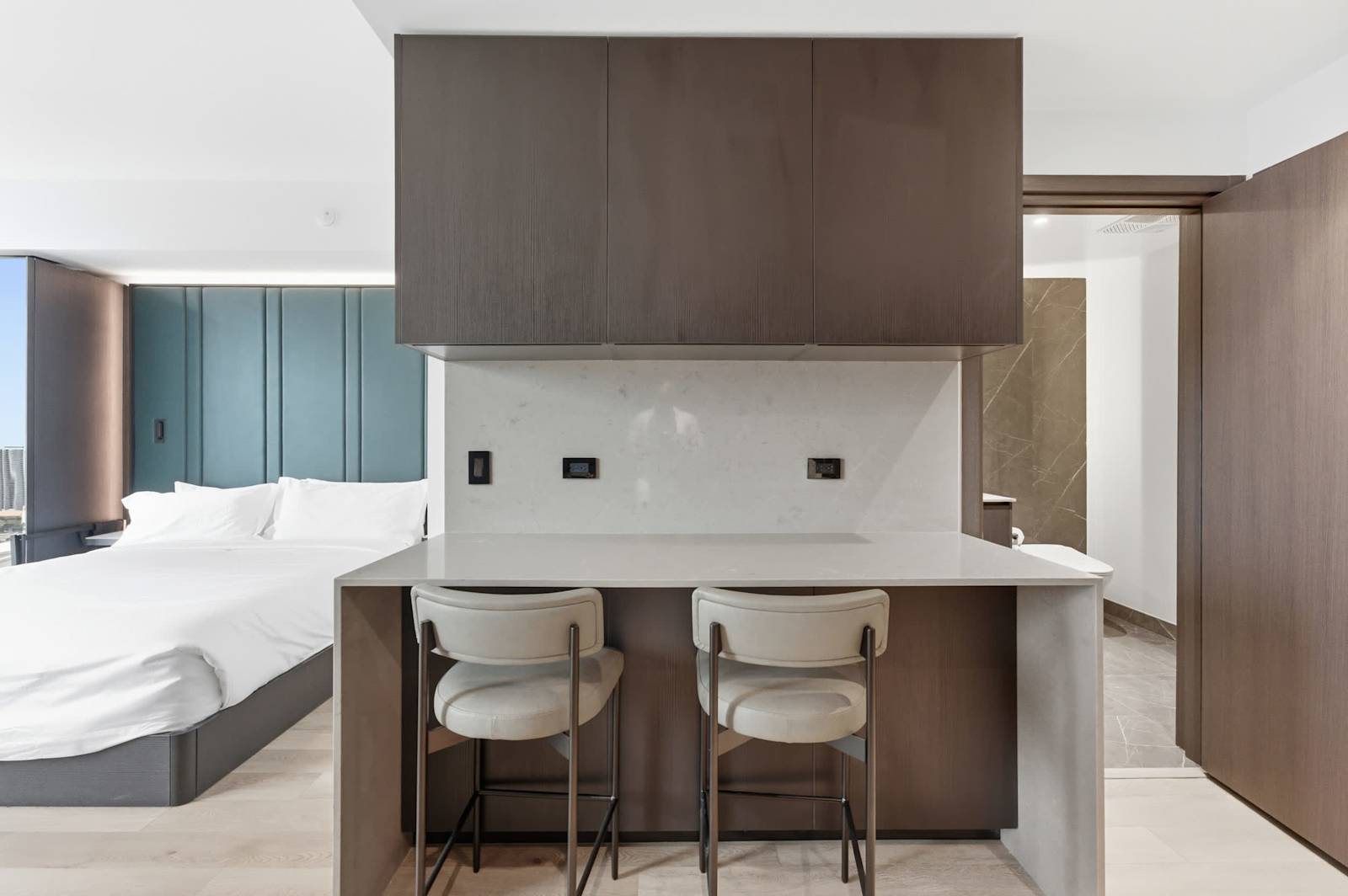 Luxury E11EVEN Studio Suite with ELITE AMENITIES detail 2