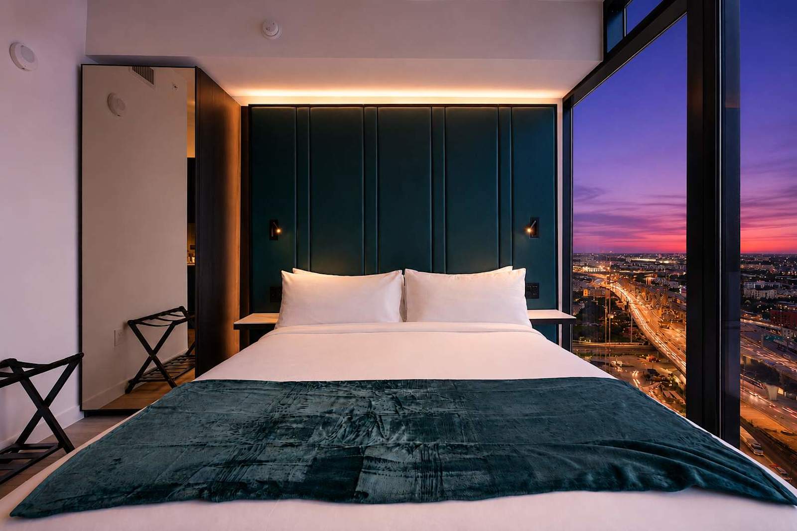 Luxury E11EVEN Residence Pool, Beach Club & Gym interior