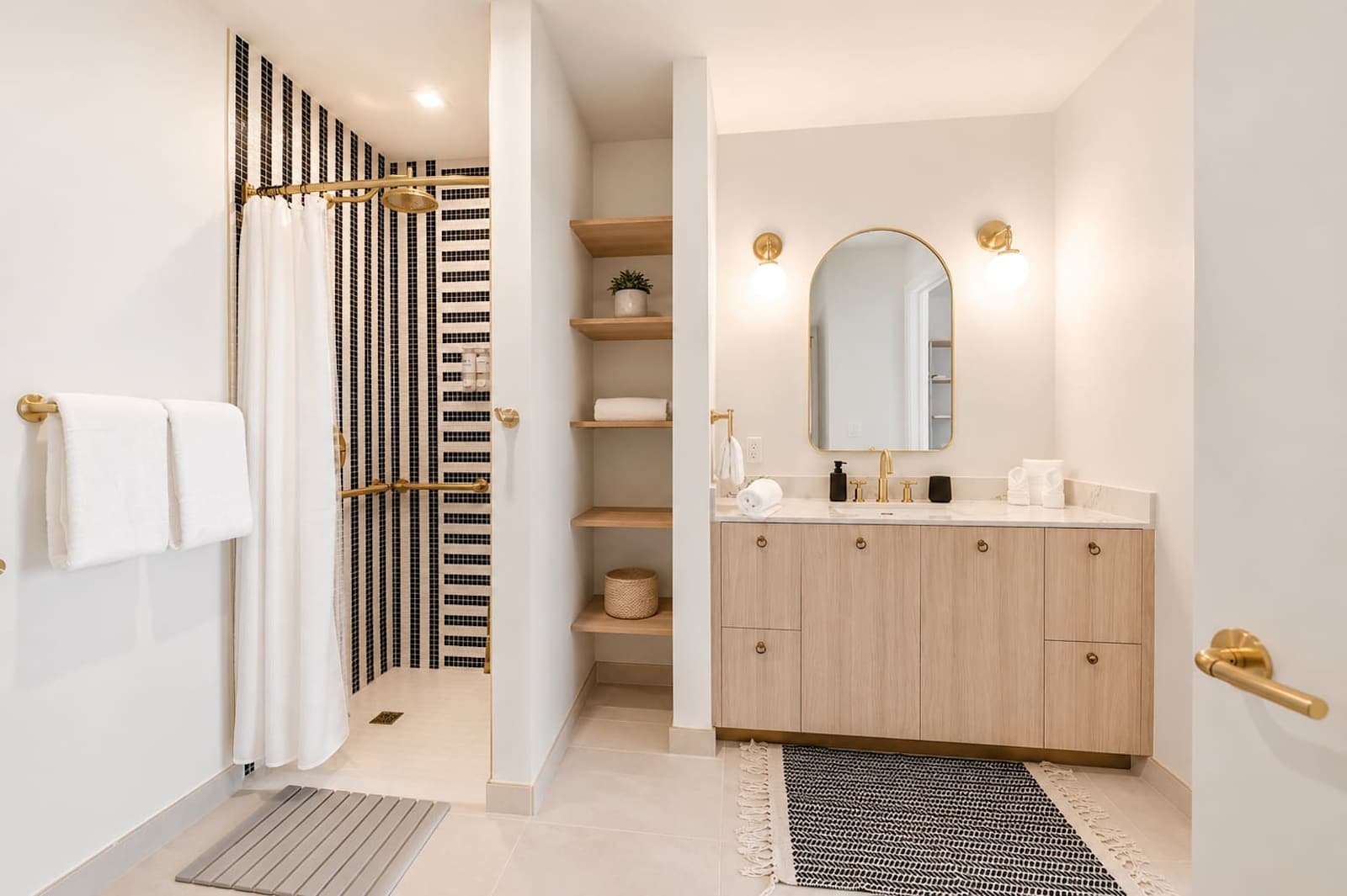 Stylish Wynwood Apartment with Resort Pool and Gym detail 3