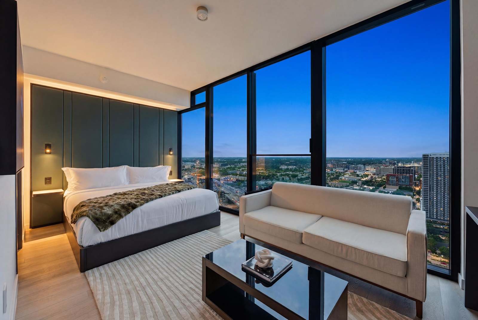 Elegant E11EVEN Residence with ELITE Amenities detail 3