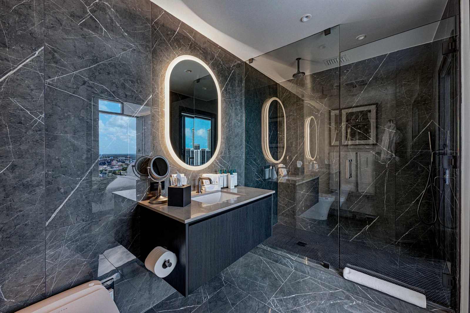 Luxury E11EVEN Executive Residence with Water View detail 2