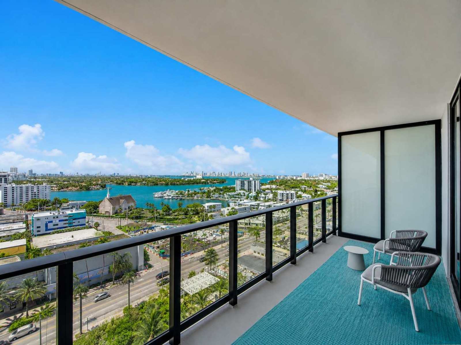 72 Park Luxury Condo with Resort Amenities detail 2