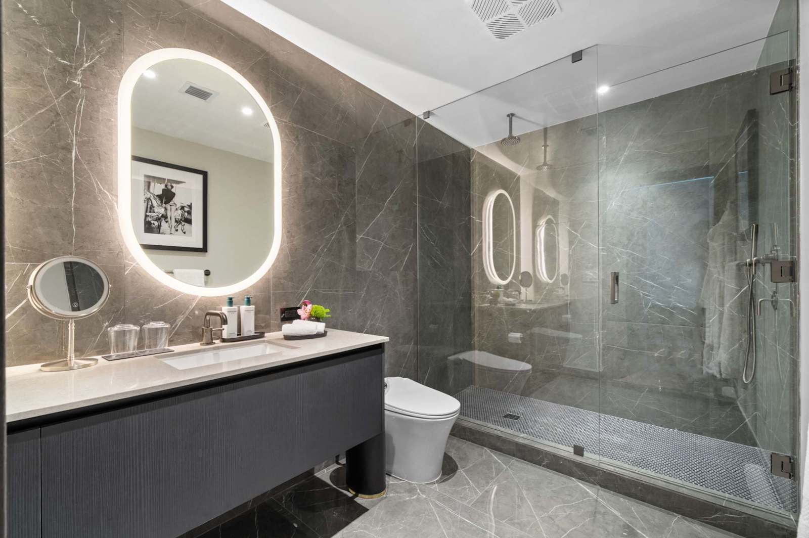 Adjoining Suite at the E11even Residences detail 5