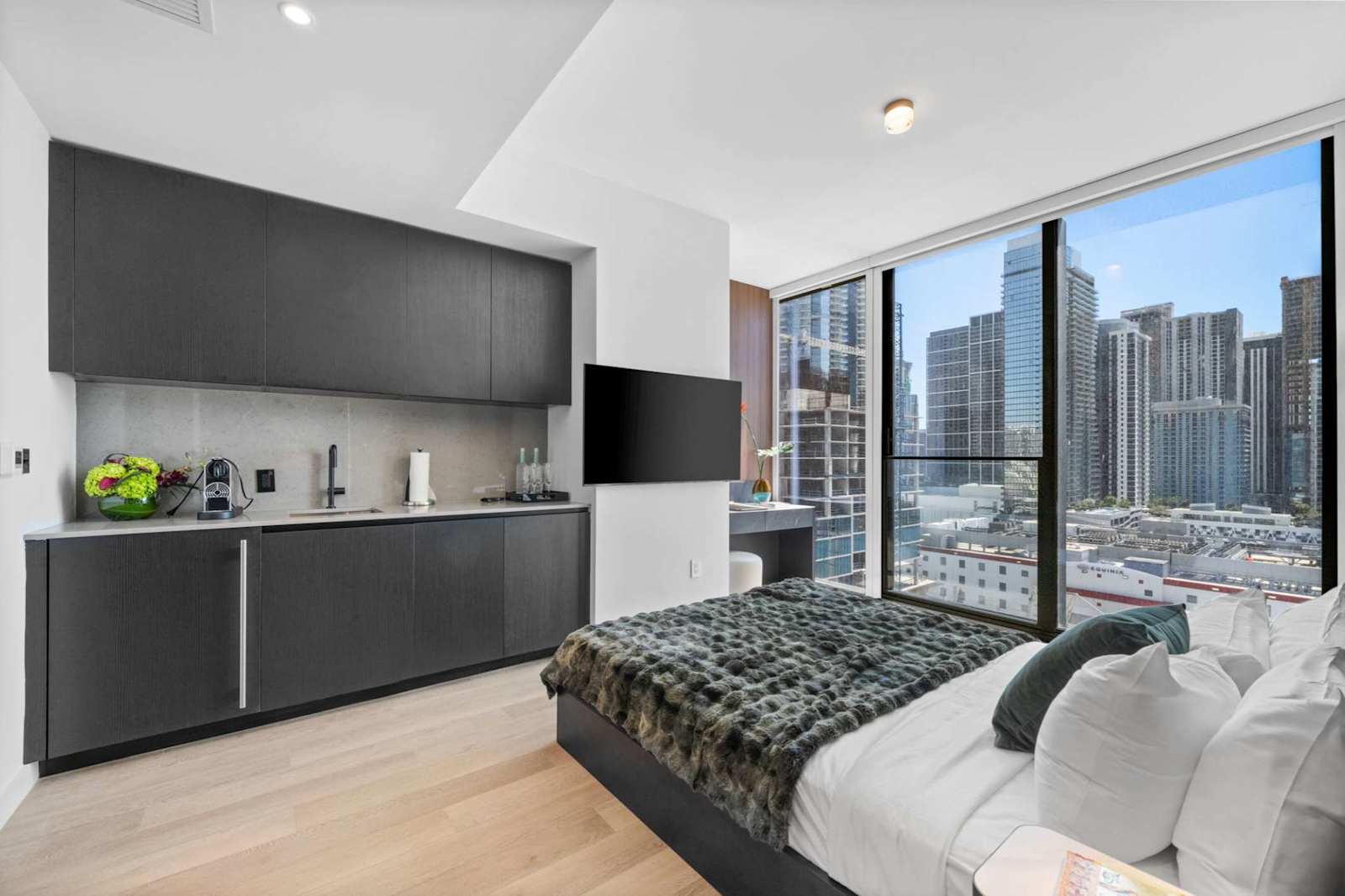 Luxury E11EVEN 2BR Pool & ELITE Amenities detail 2