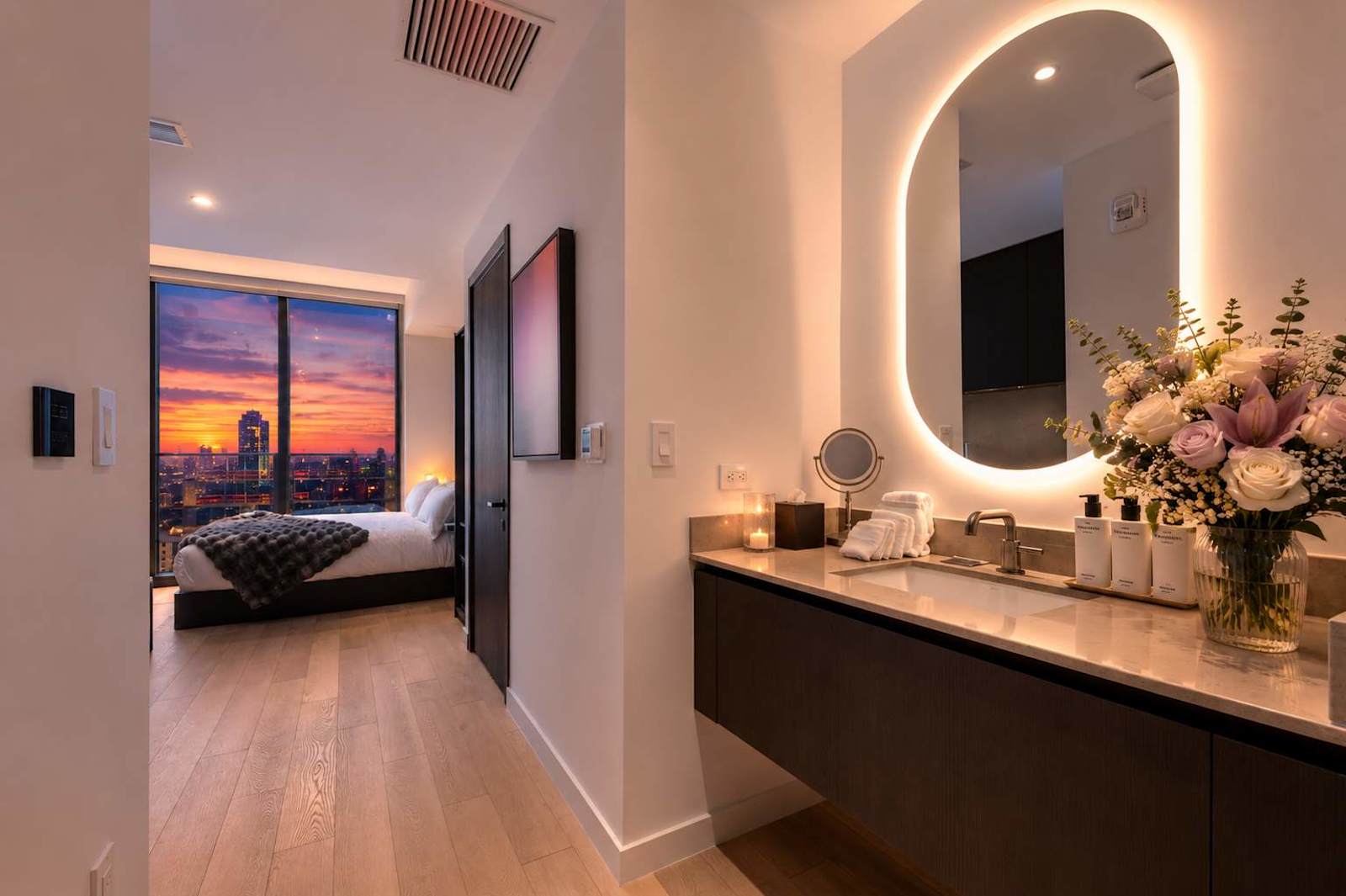 Elite E11EVEN Condo with Rooftop Pool & Resort Gym living space