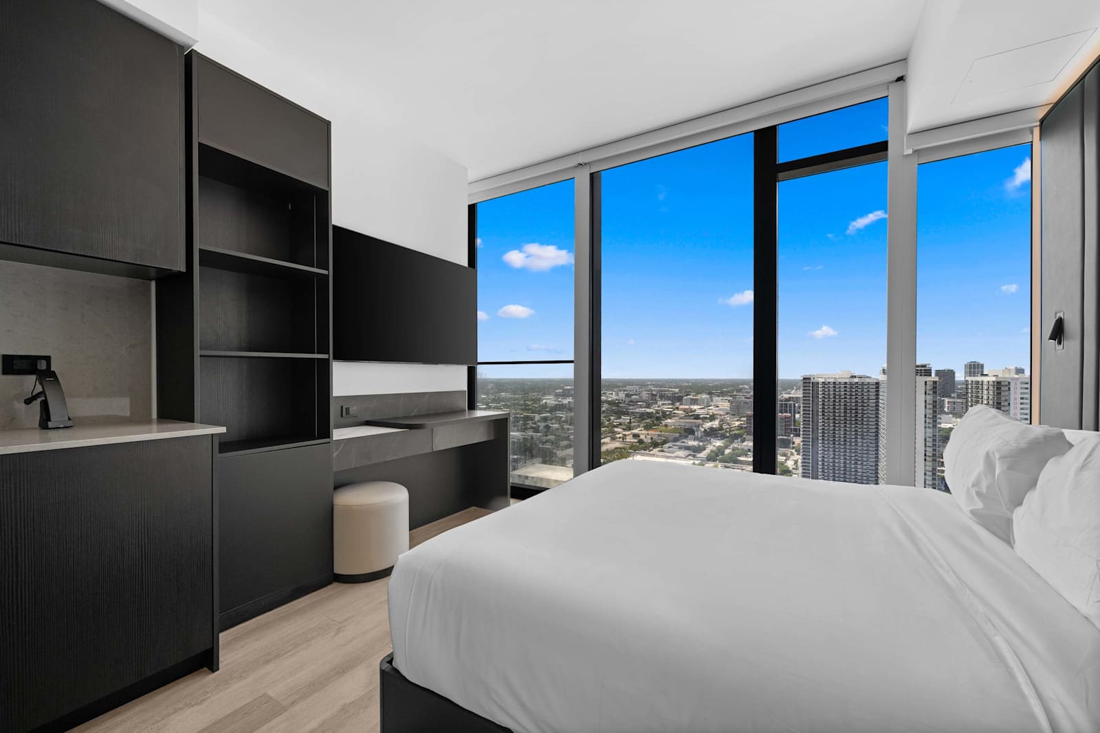 Exectuive E11EVEN Residence with ELITE Amenities detail 6