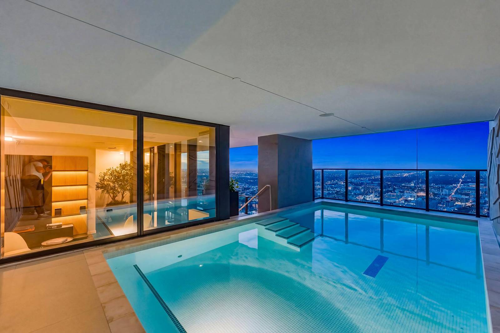 Presidential Penthouse | Private Infinity Pool detail 2